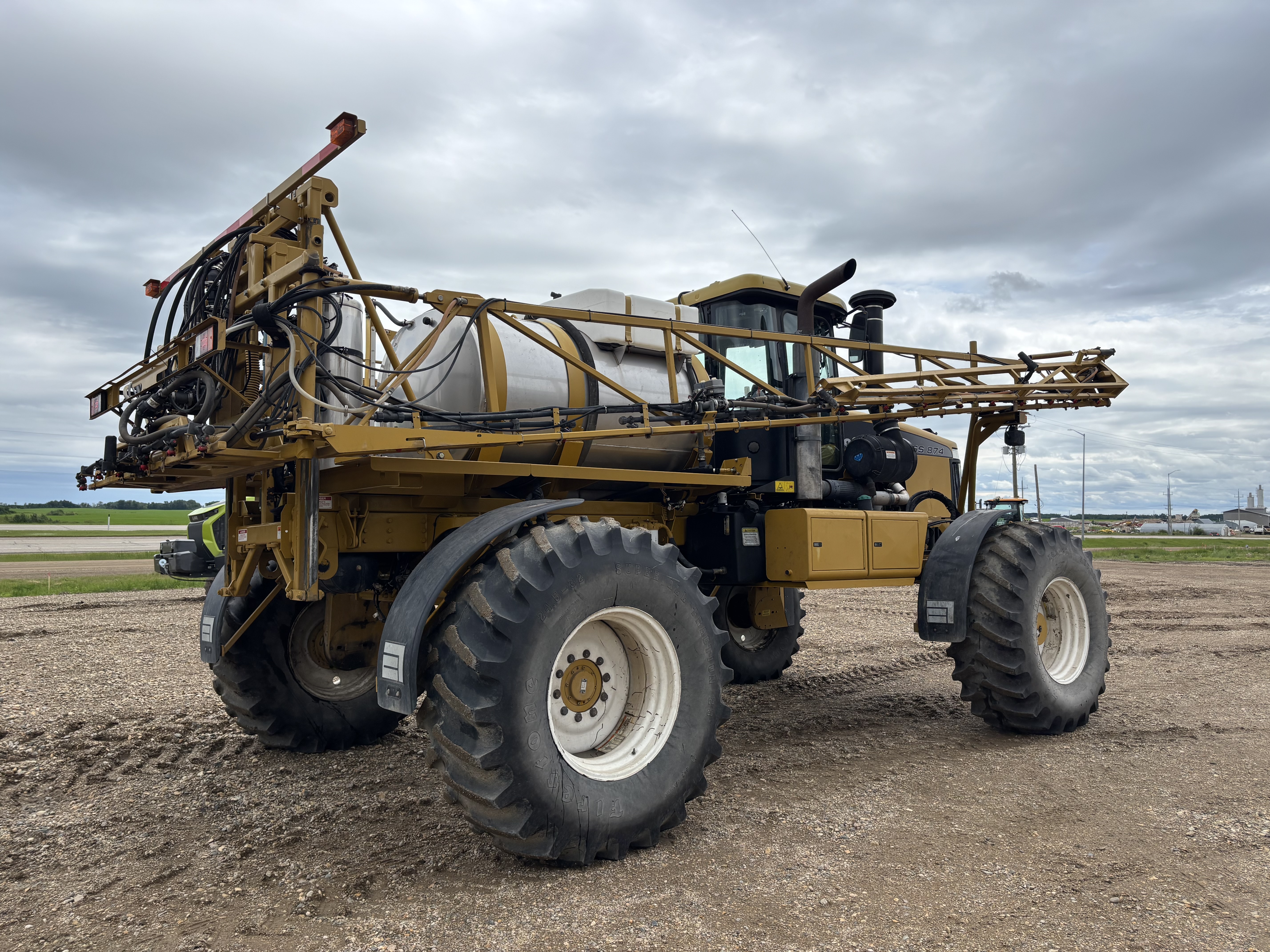 2007 RoGator SS874 Sprayer/High Clearance