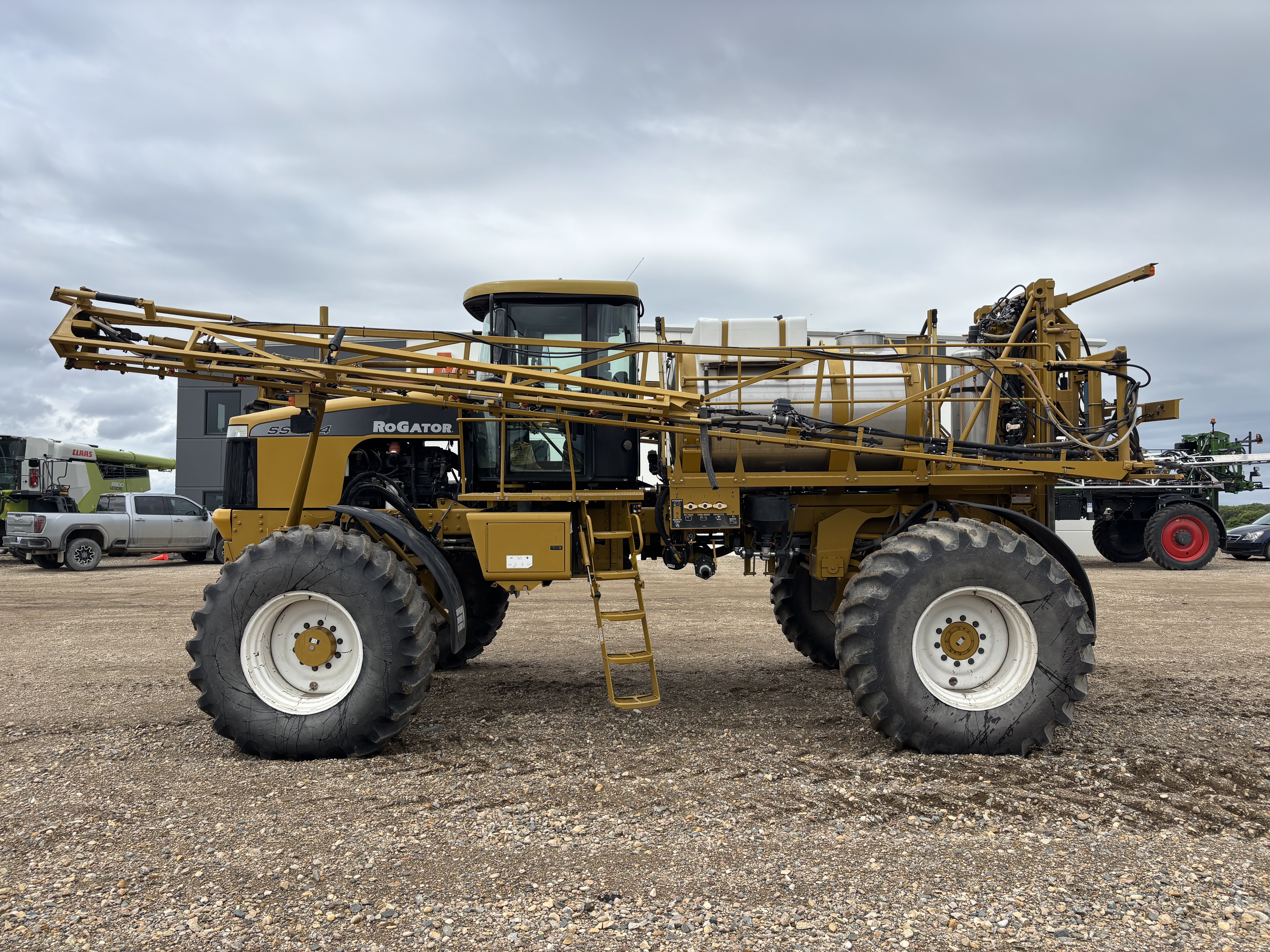 2007 RoGator SS874 Sprayer/High Clearance