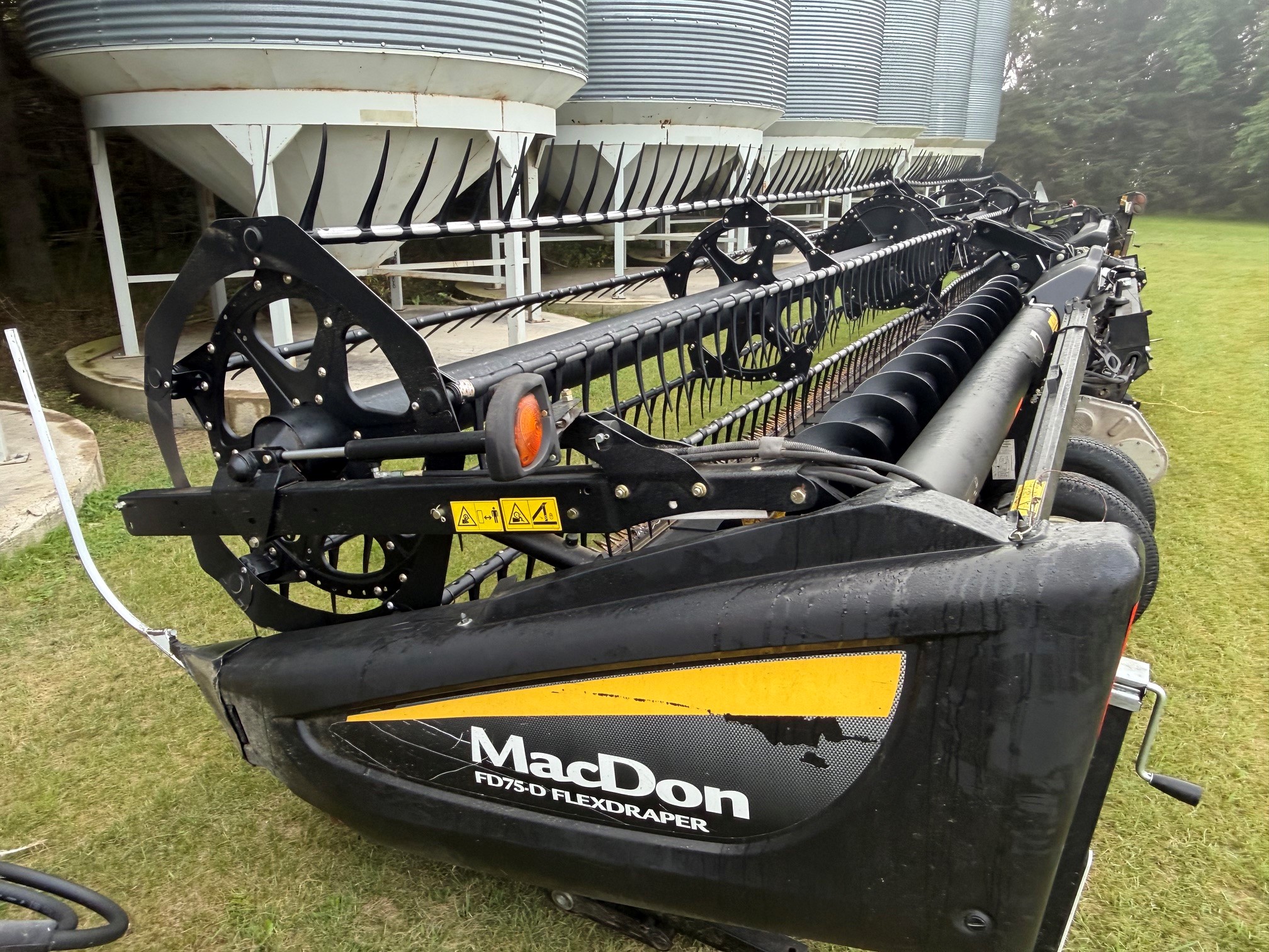 2016 MacDon FD75-40 Header Combine