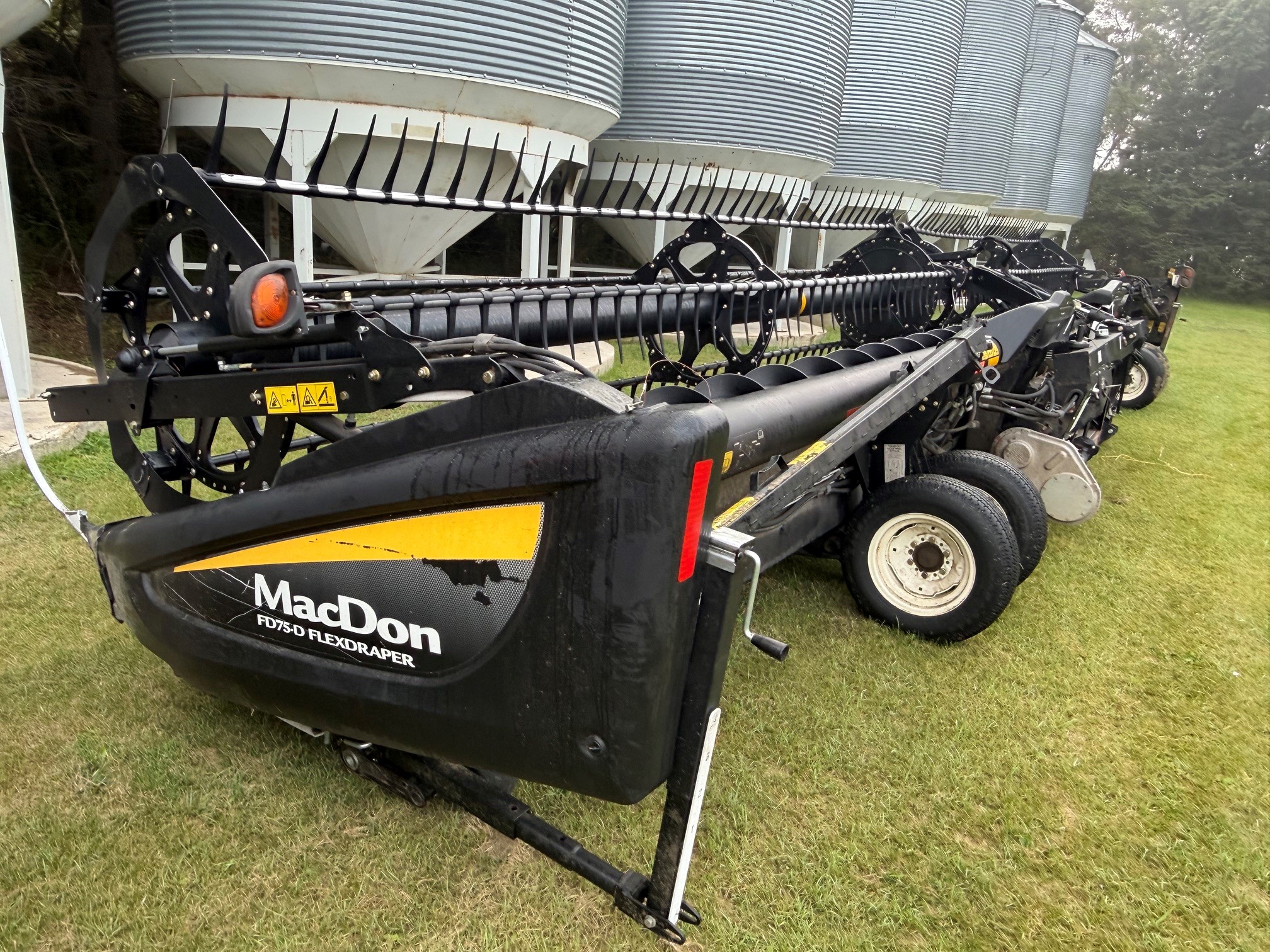 2016 MacDon FD75-40 Header Combine
