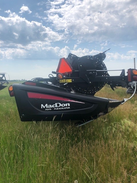 2017 MacDon FD75-35 Header Combine