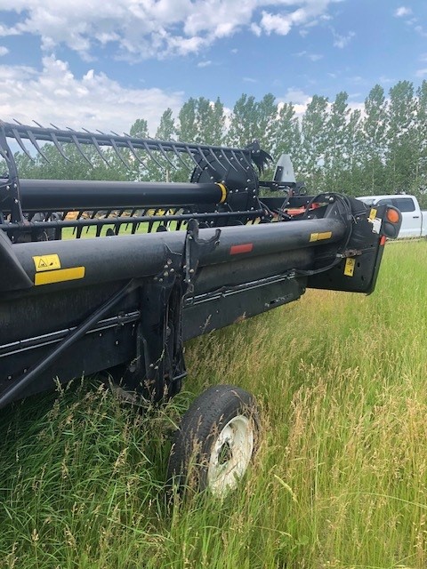 2017 MacDon FD75-35 Header Combine