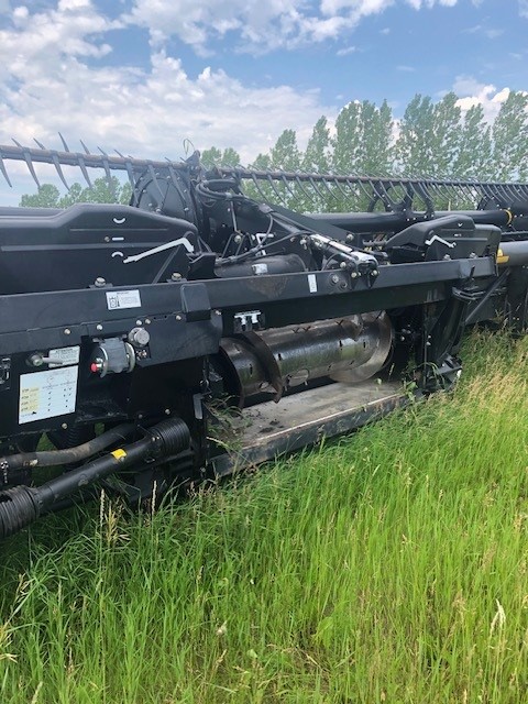 2017 MacDon FD75-35 Header Combine