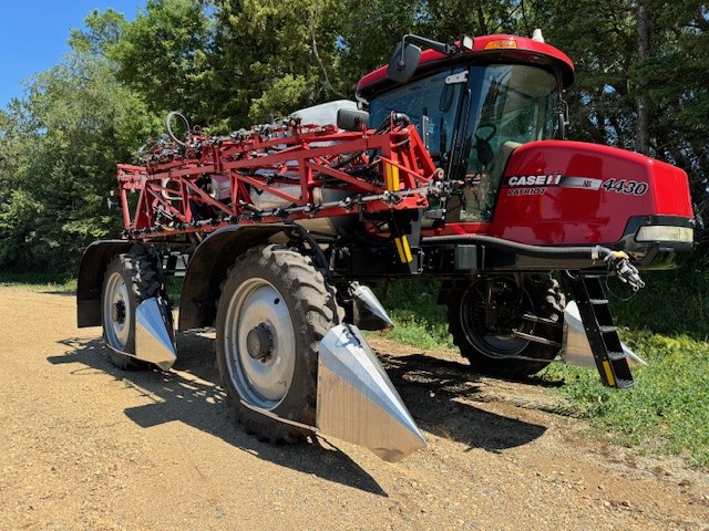 2014 Case 4430-120 Sprayer/High Clearance