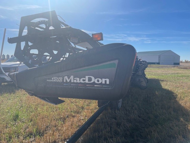 2009 MacDon FD70-40 Header Combine