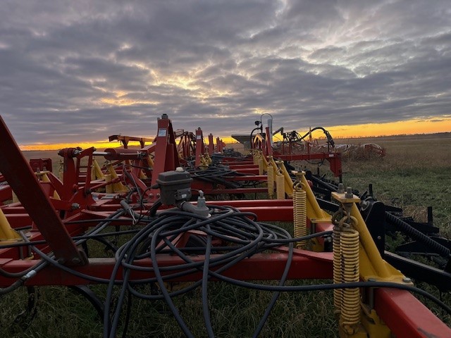 2013 Bourgault 9400-60 Row Crop Tillage