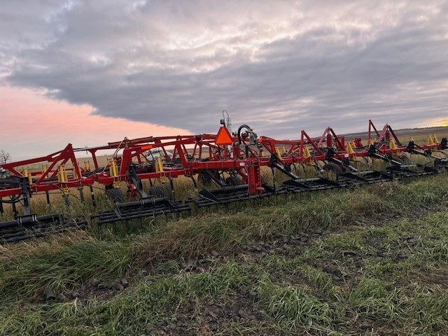 2013 Bourgault 9400-60 Row Crop Tillage