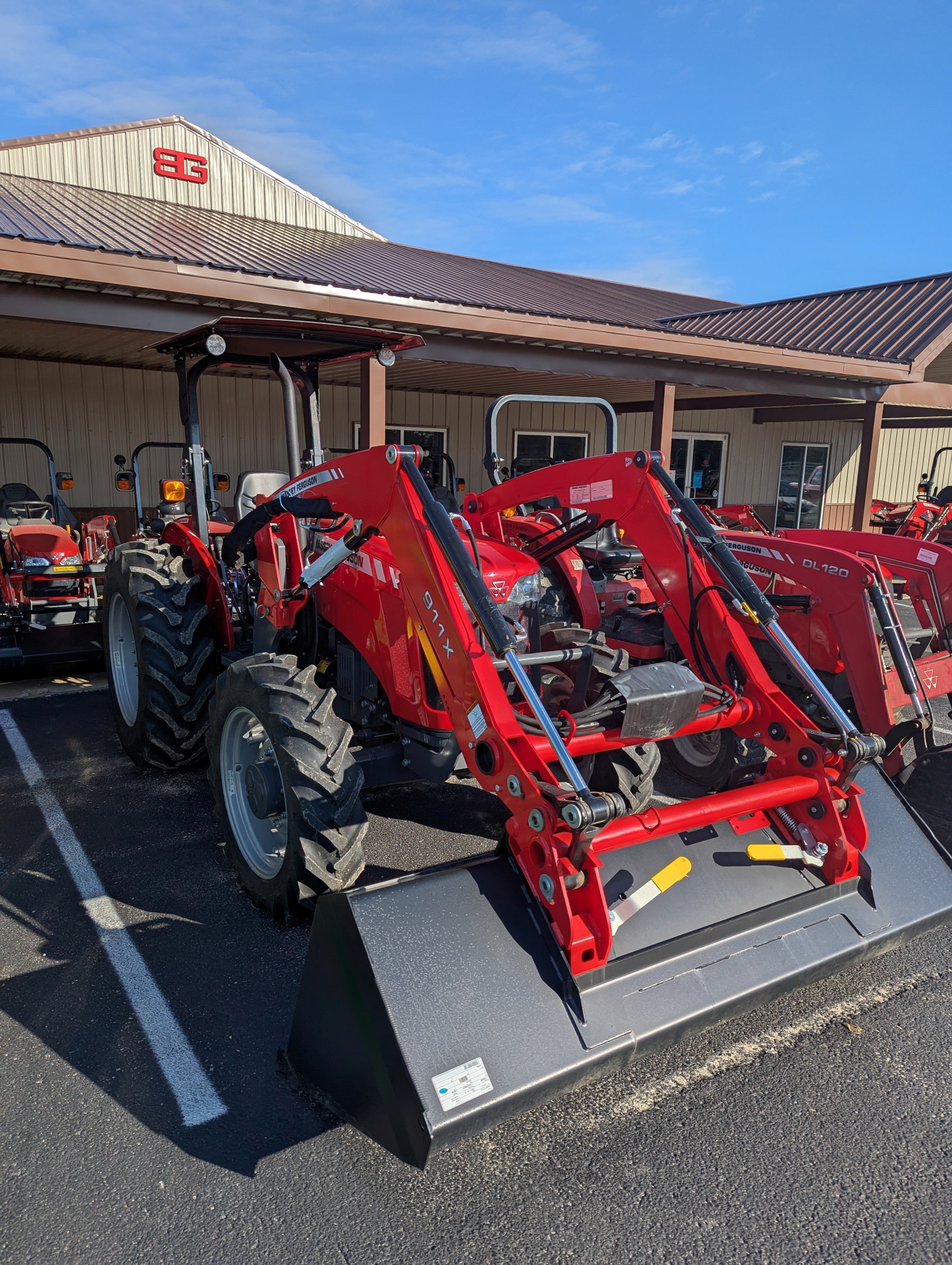 2021 Massey Ferguson 2607H Tractor