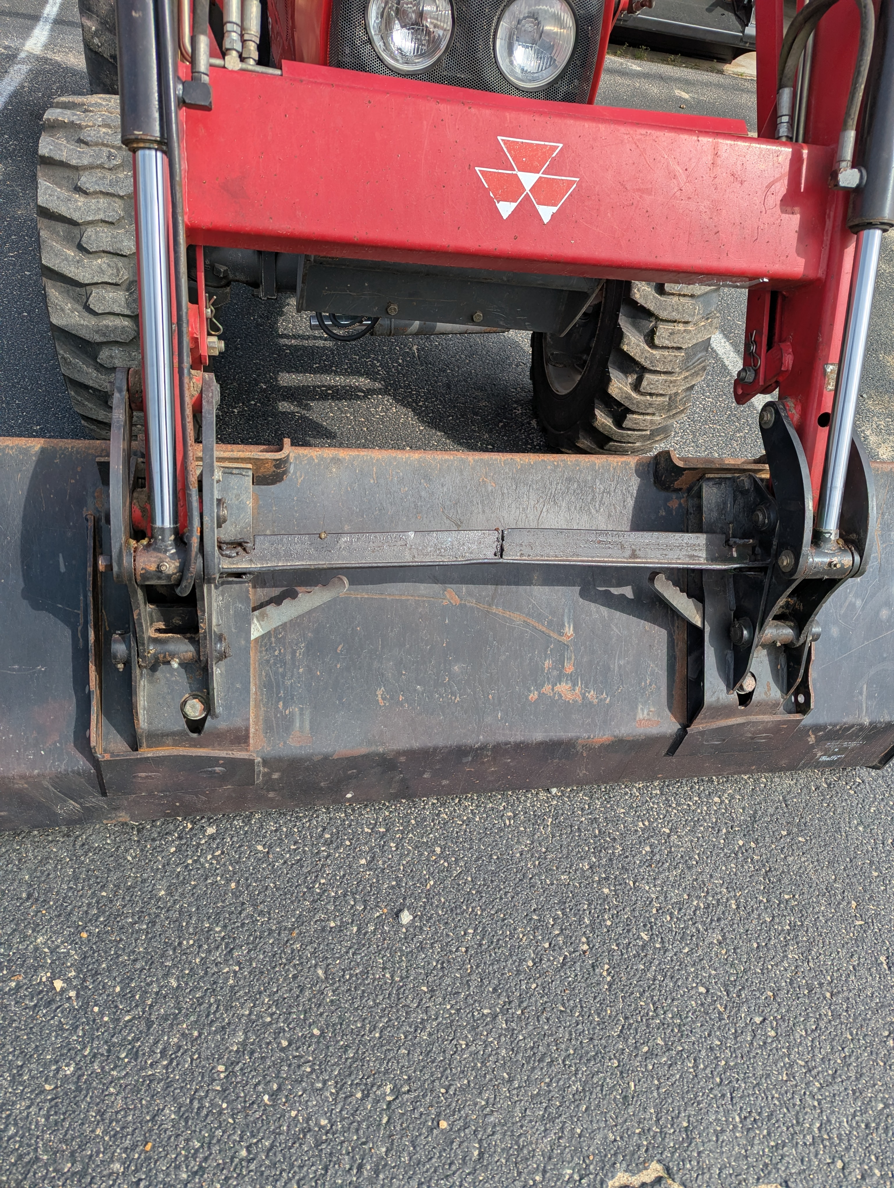 2011 Massey Ferguson 1533 Tractor