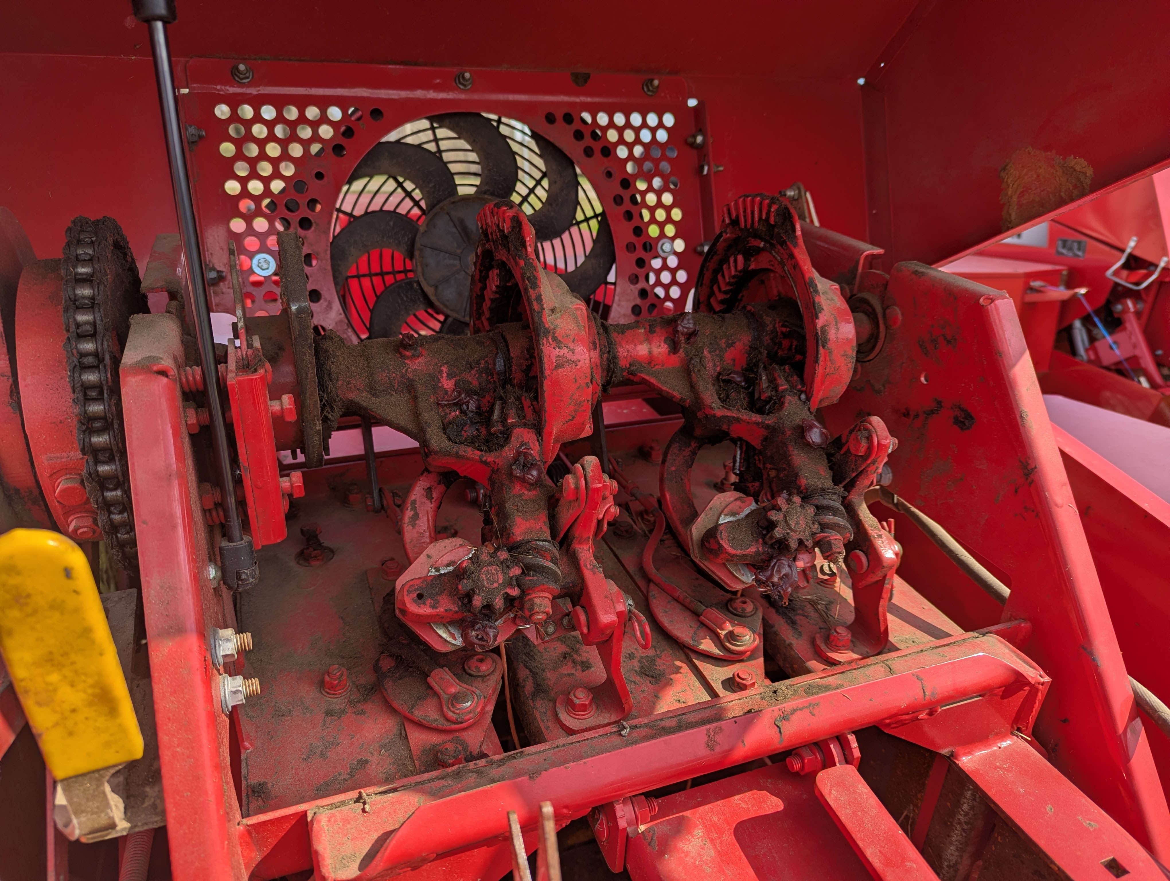 2016 Massey Ferguson 1840 Baler/Square