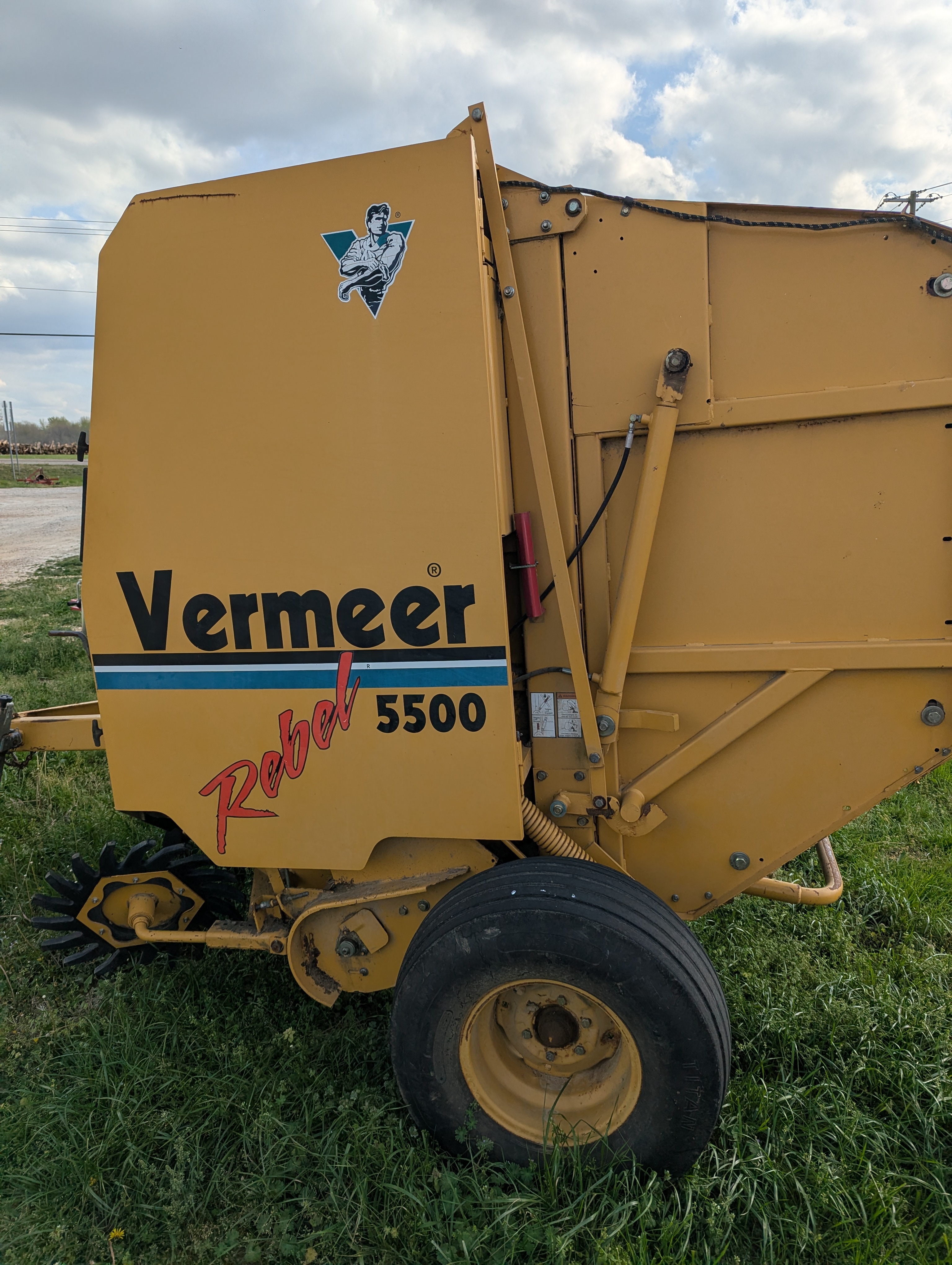 2006 Vermeer 5500 Rebel Baler/Round