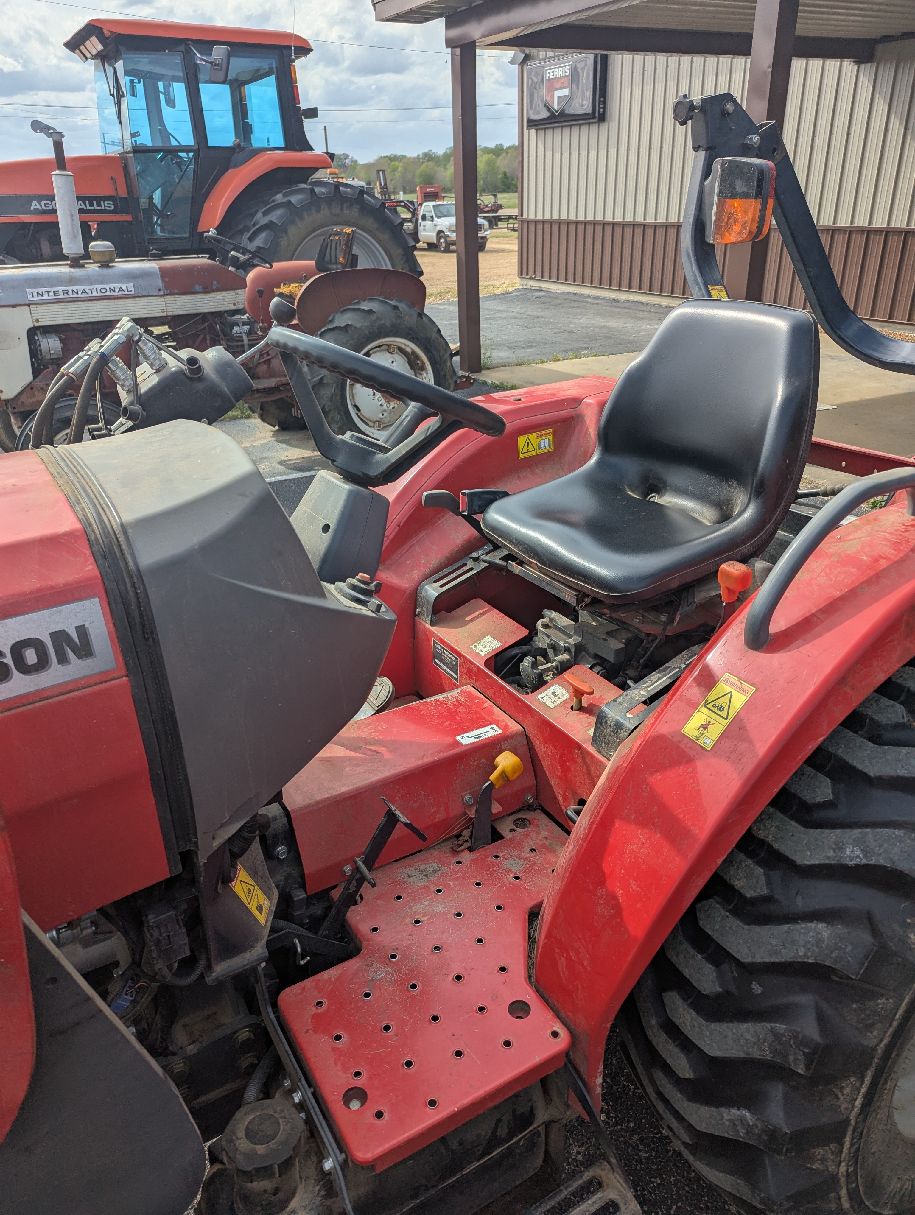 2014 Massey Ferguson 1739E Tractor