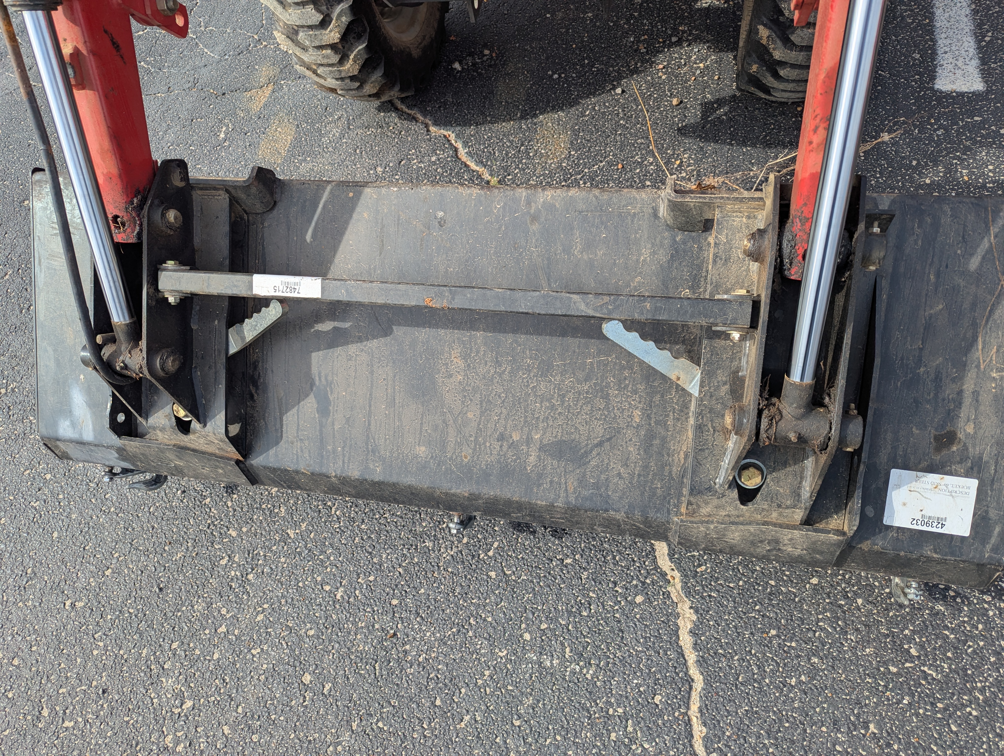 2014 Massey Ferguson 1739E Tractor