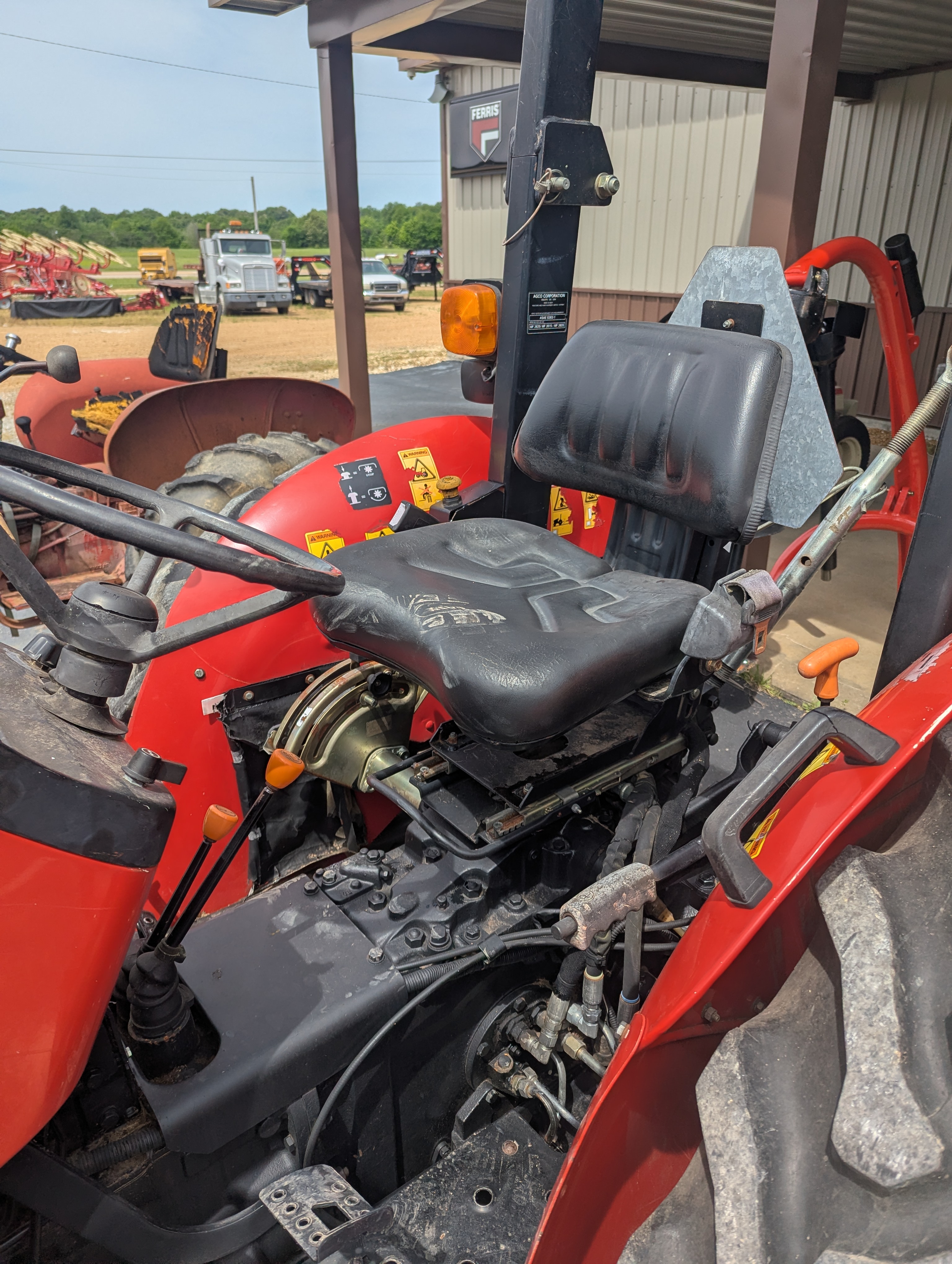 2010 Massey Ferguson 2605 Tractor