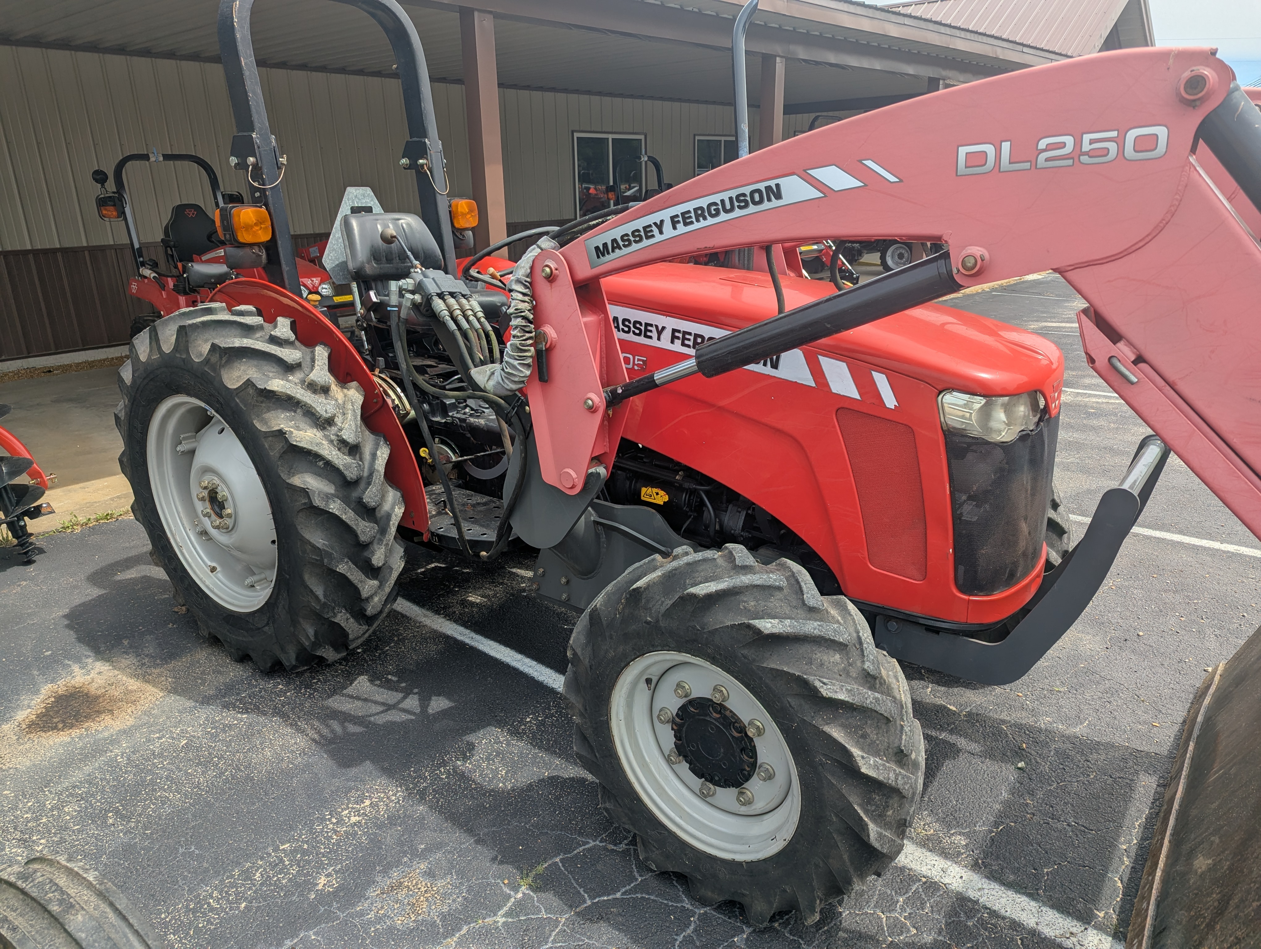 2010 Massey Ferguson 2605 Tractor