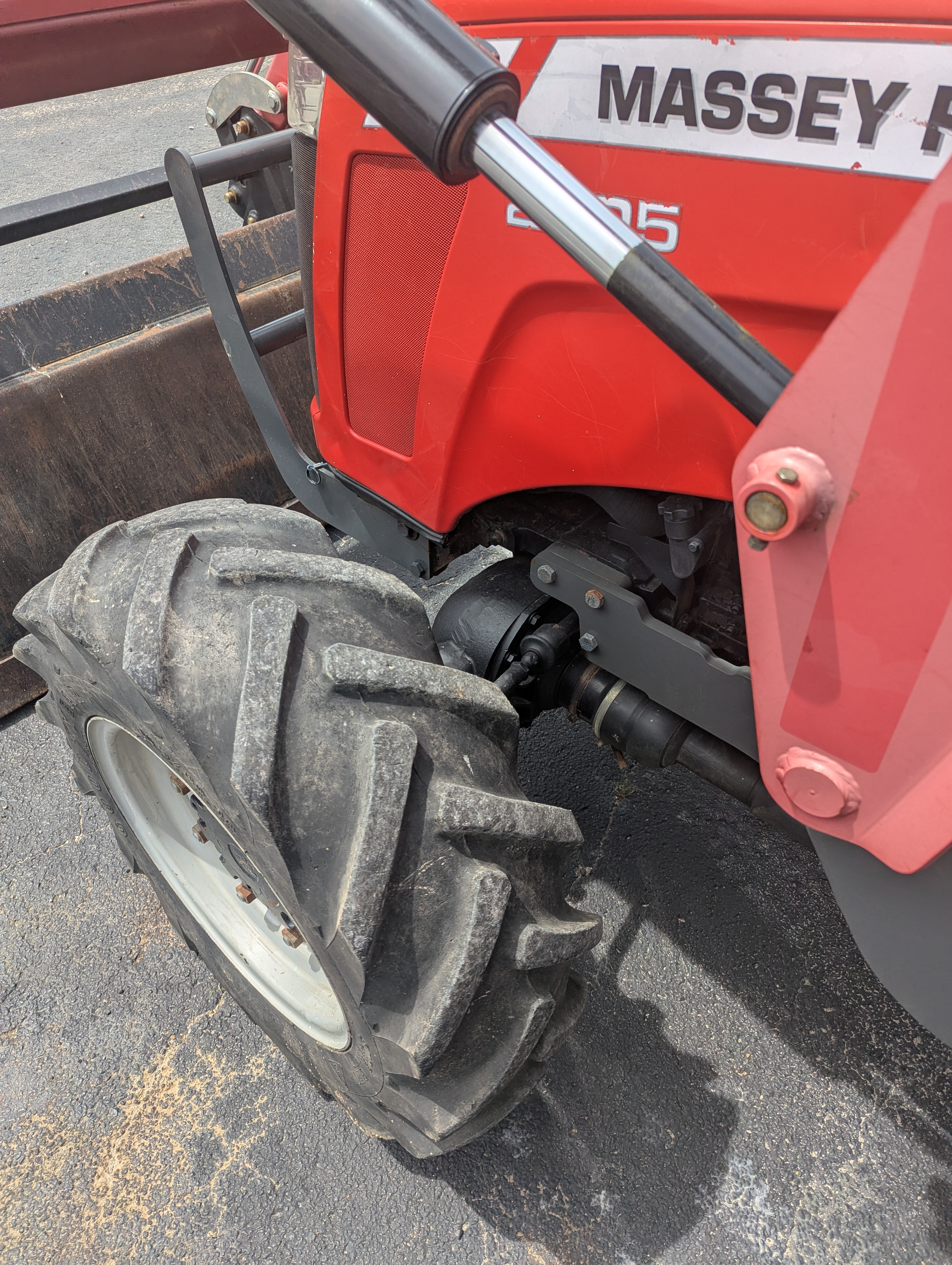 2010 Massey Ferguson 2605 Tractor