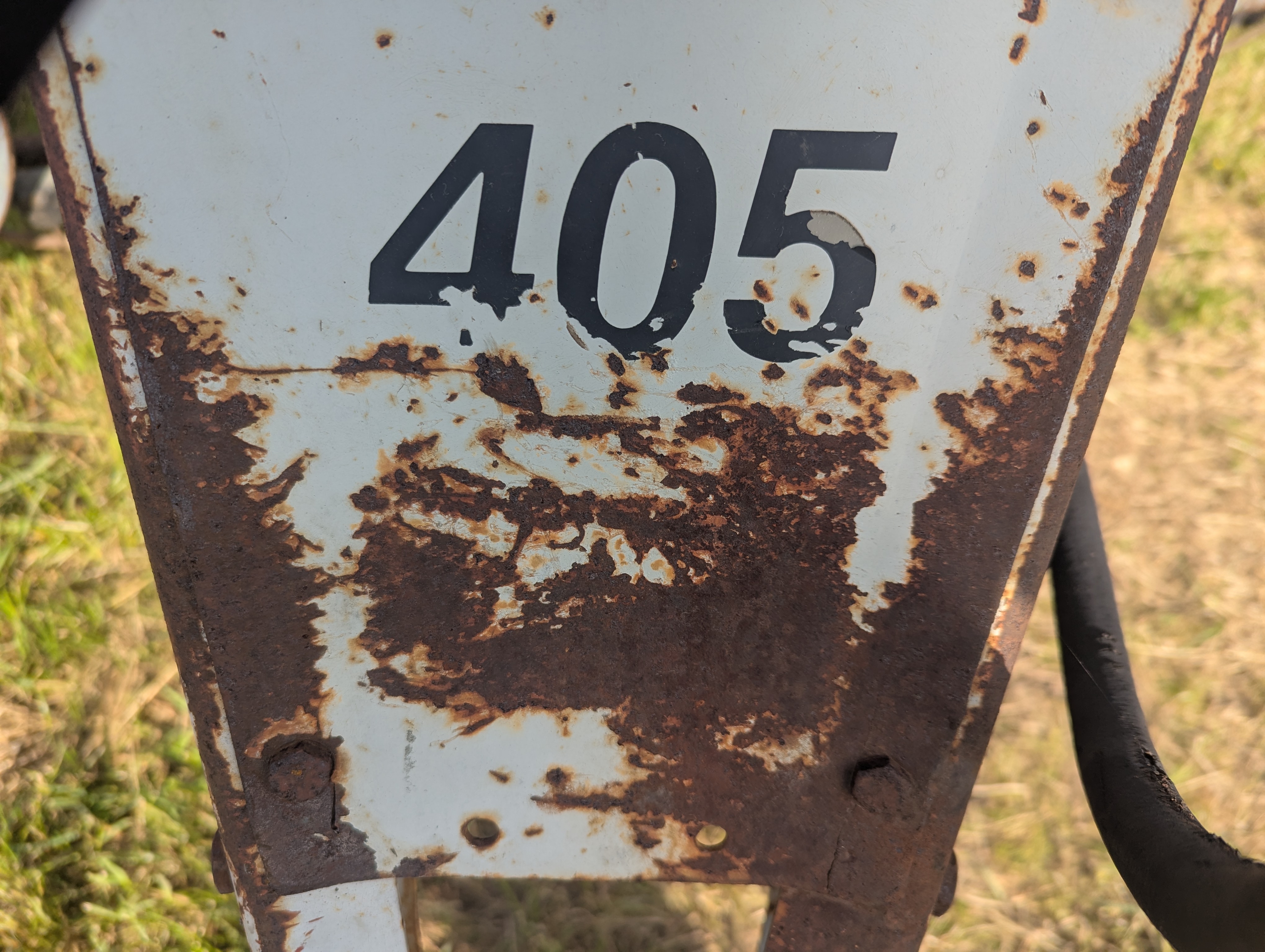 1984 AGCO New Idea 405 Rake