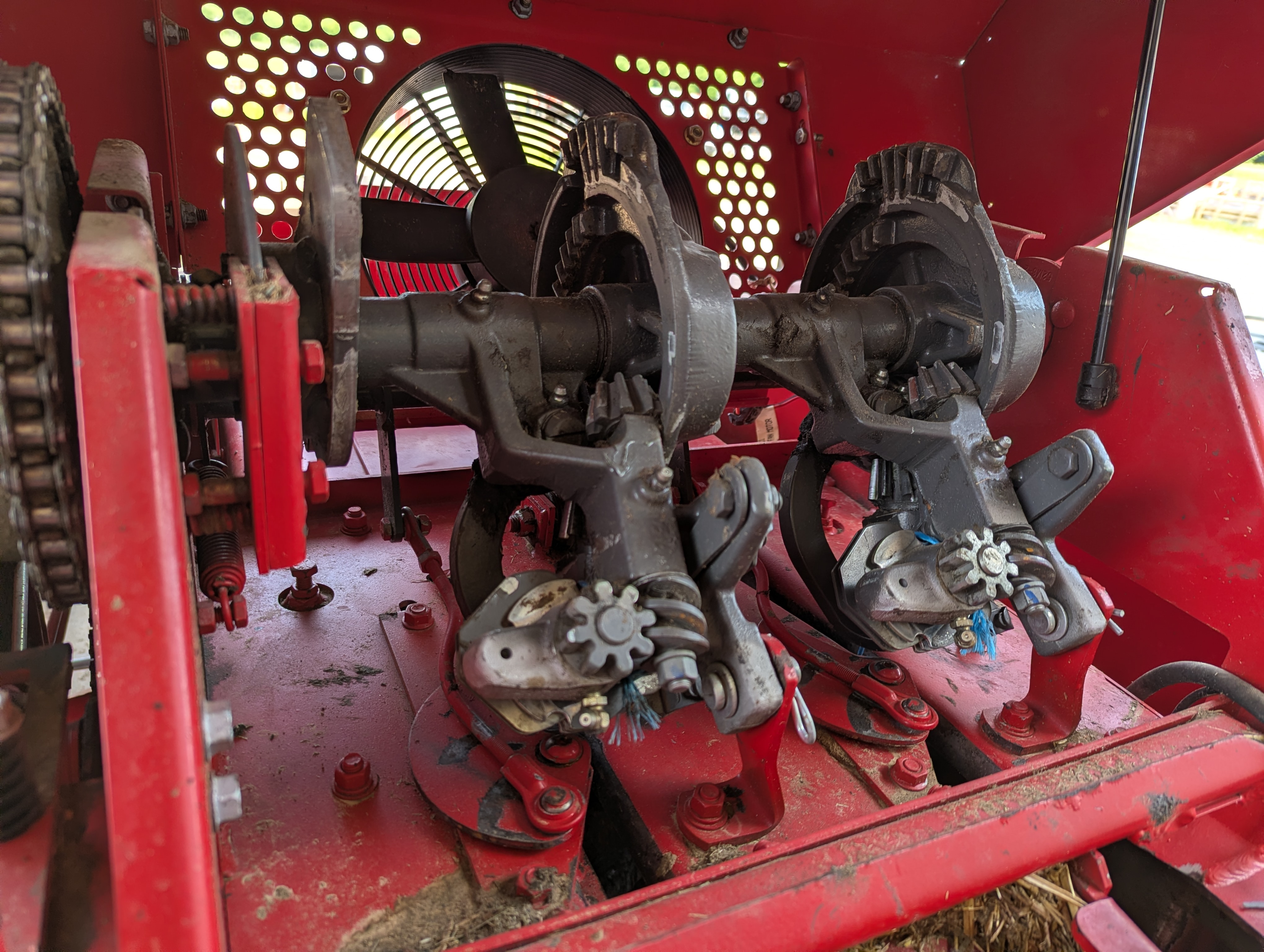 2014 Massey Ferguson 1840 Baler/Square