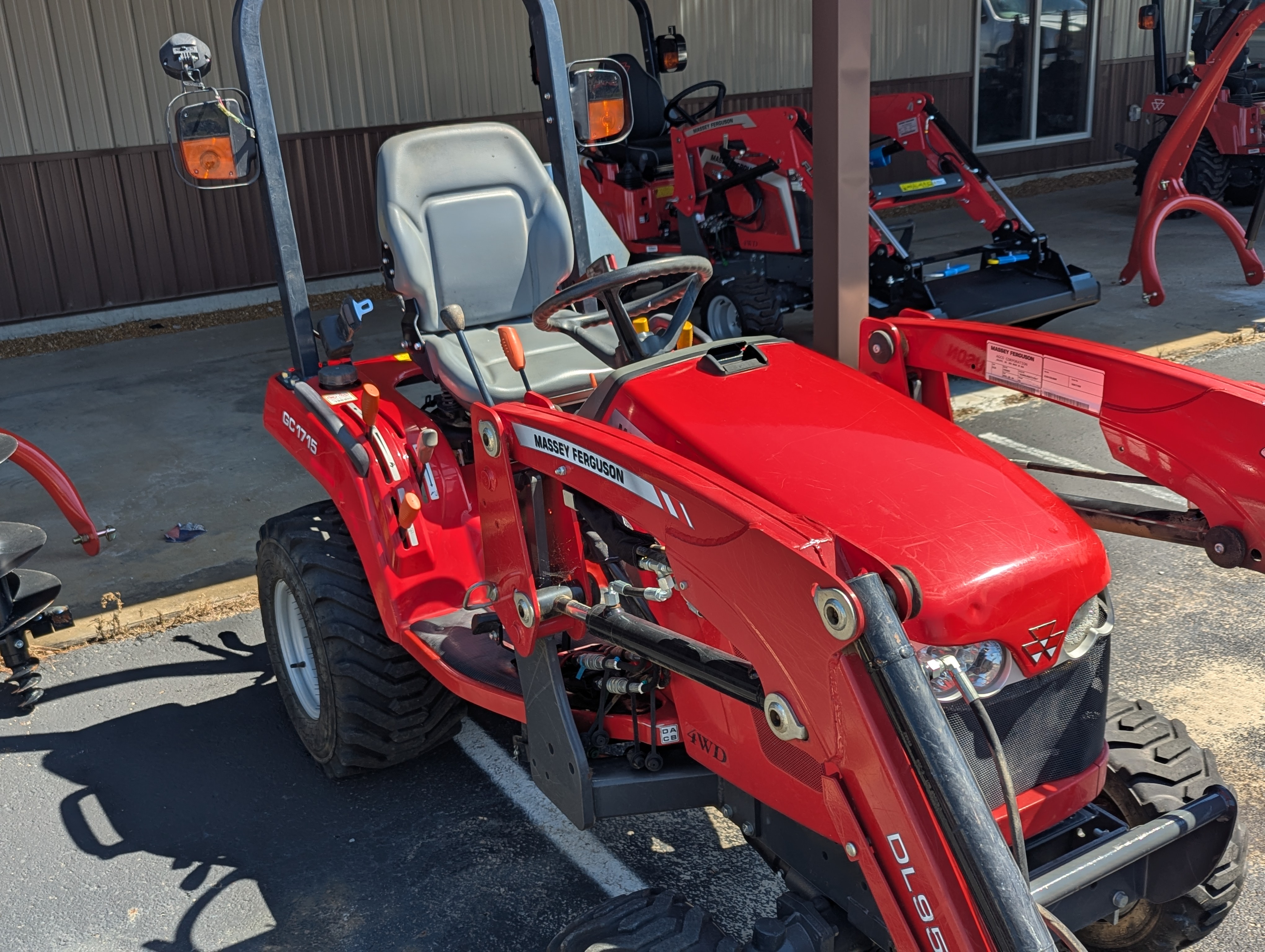 2016 Massey Ferguson GC1715 Tractor