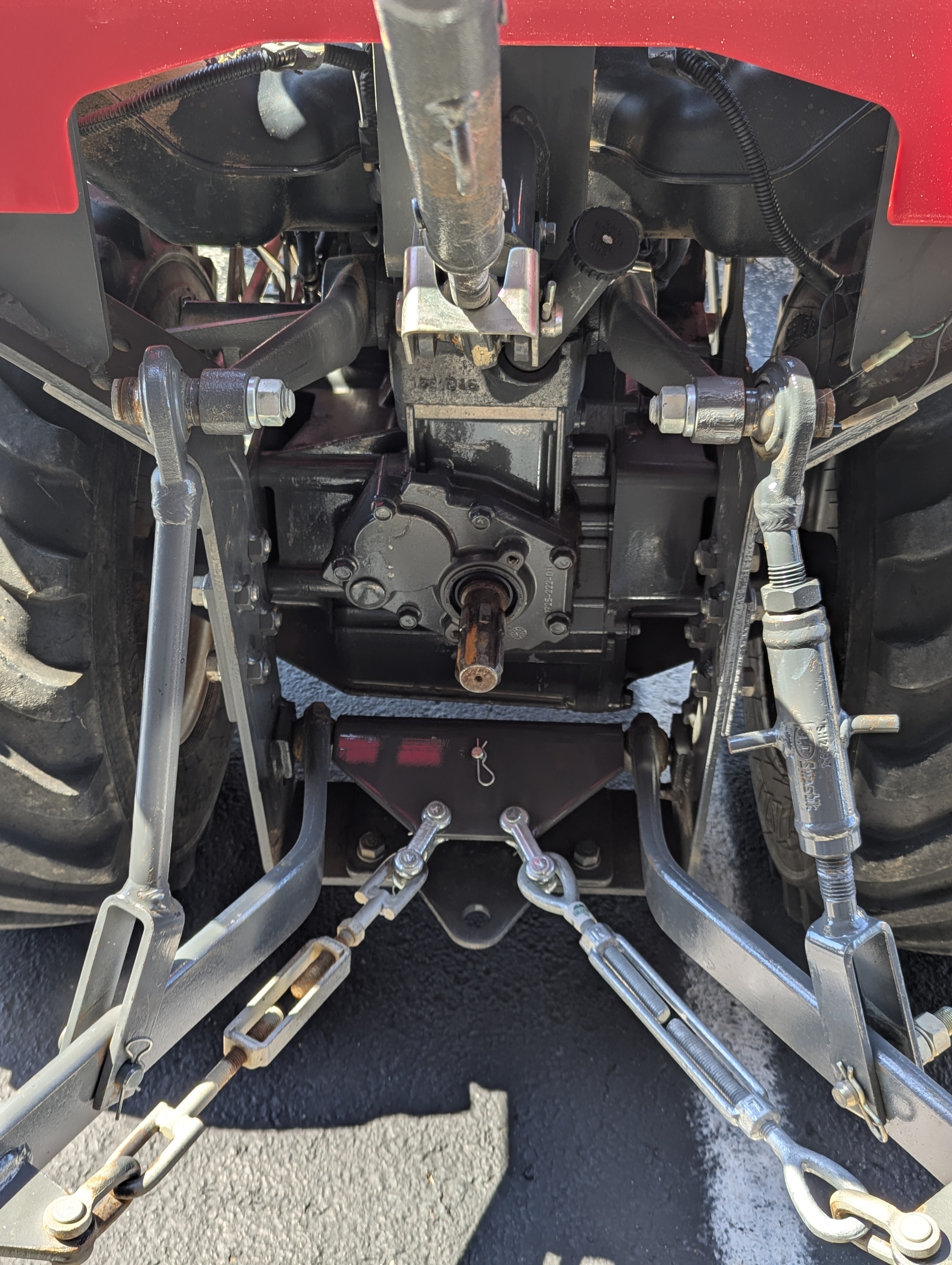 2016 Massey Ferguson GC1715 Tractor