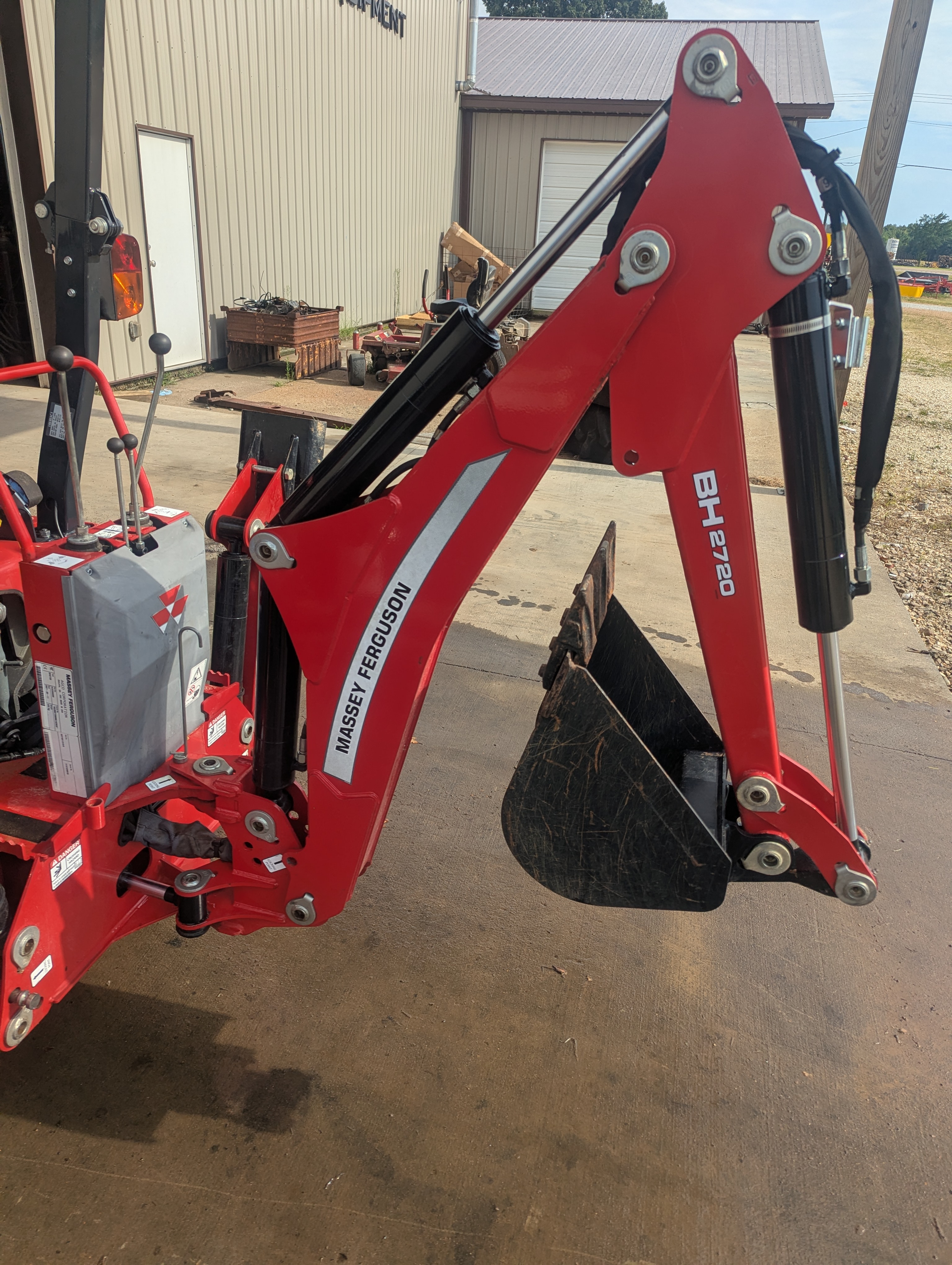 2021 Massey Ferguson GC1723EB Tractor