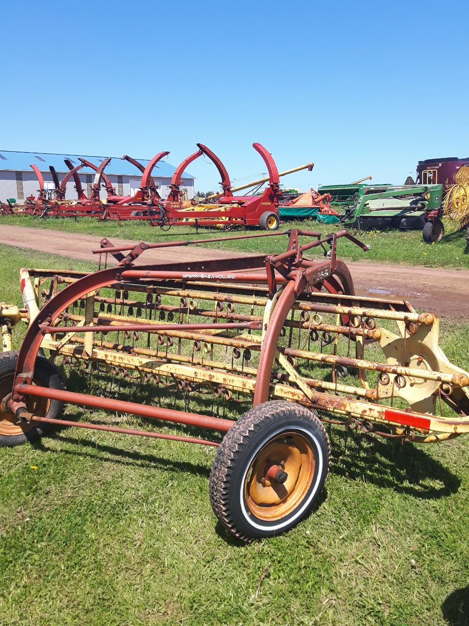 New Holland 256 Rake