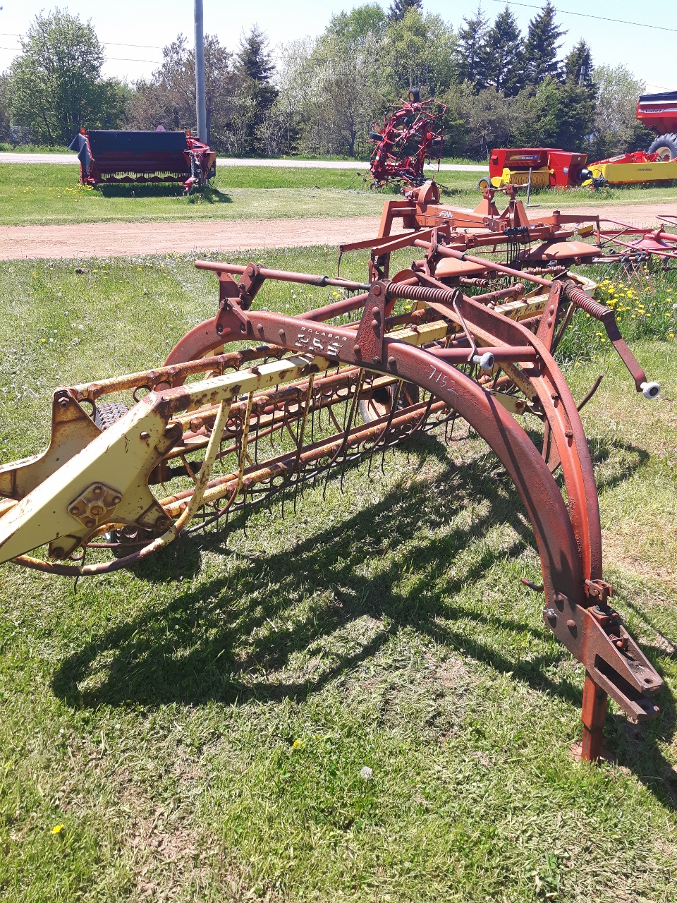 New Holland 256 Rake