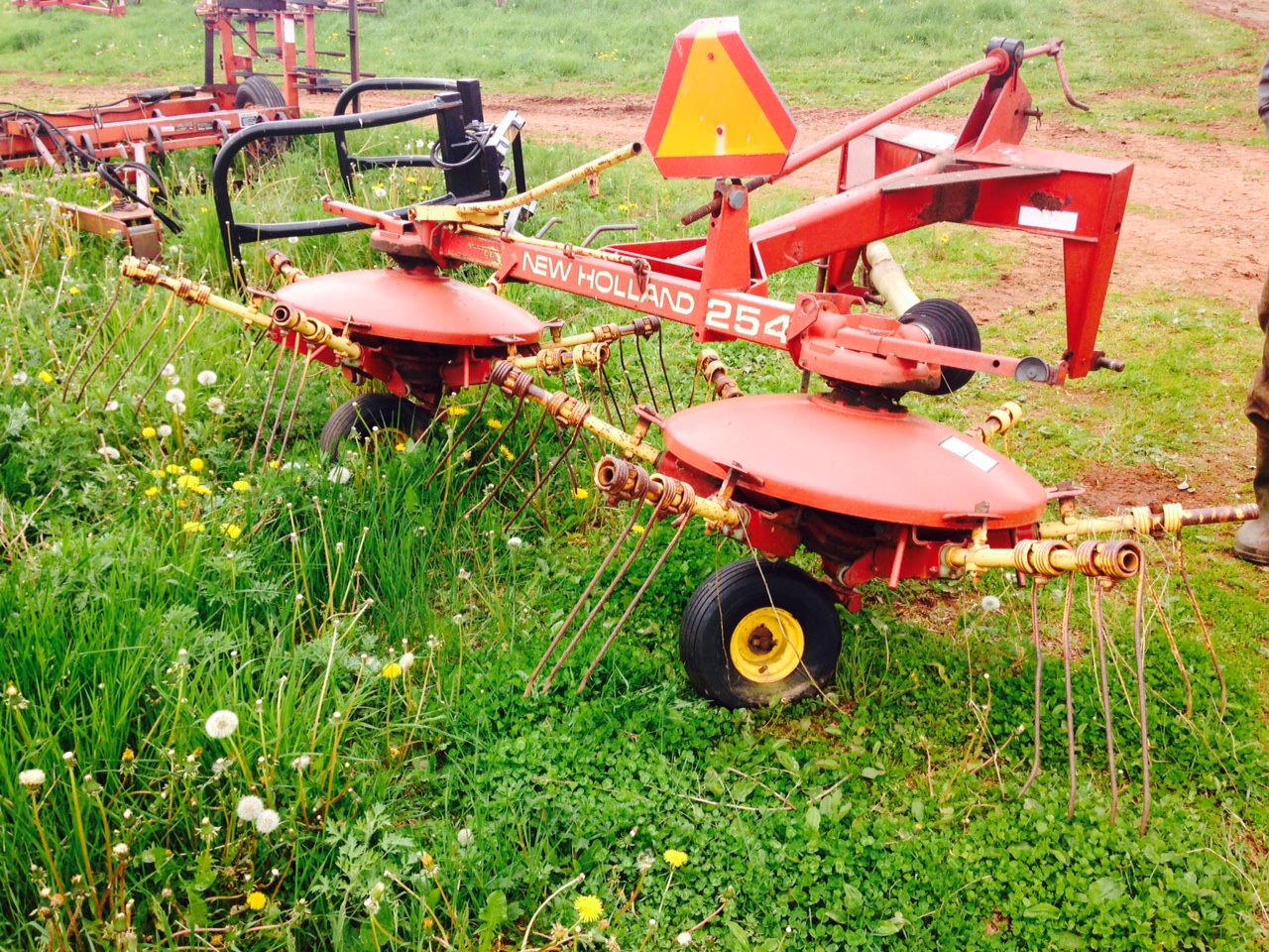 New Holland 254 Tedder