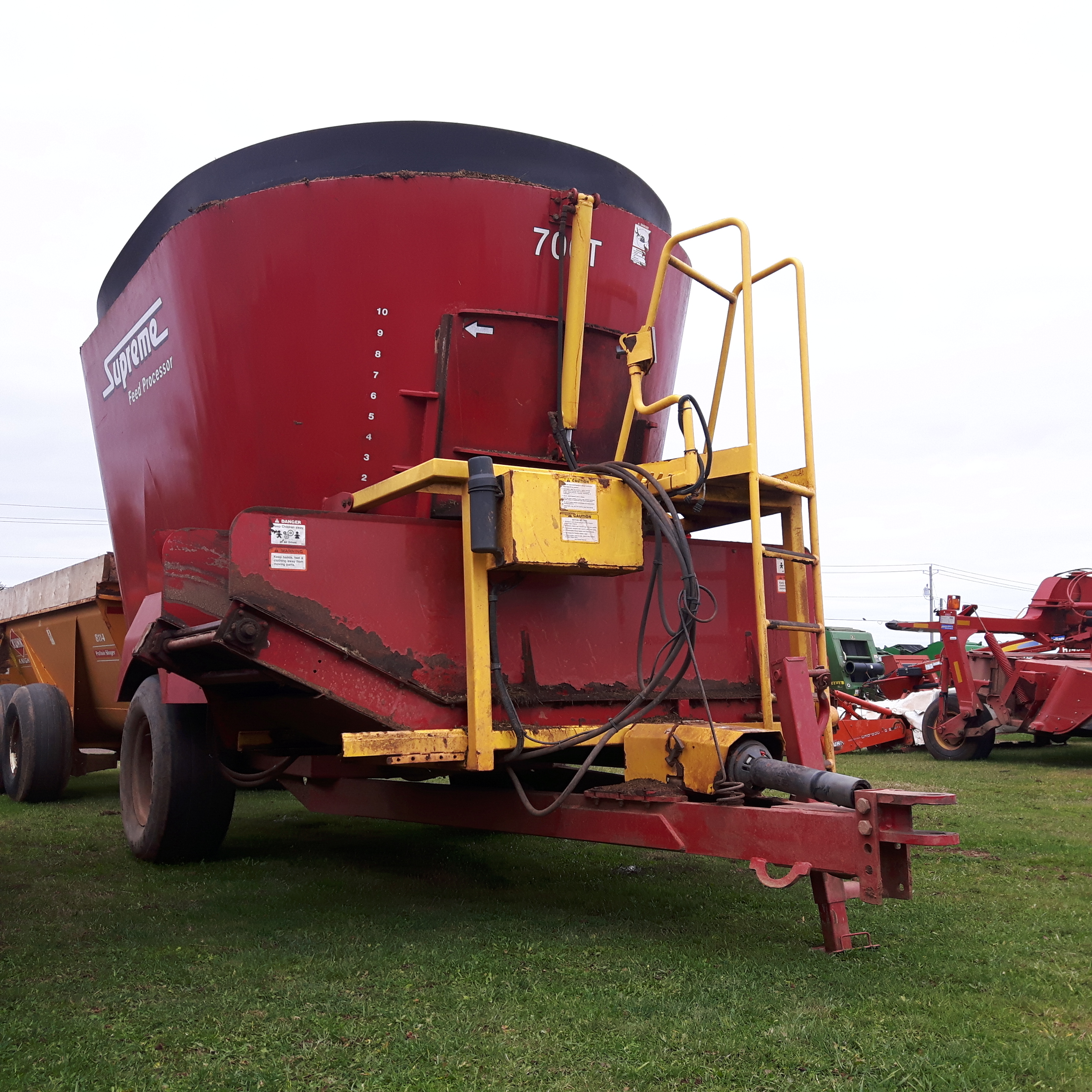 2011 Supreme 700T TMR Mixer