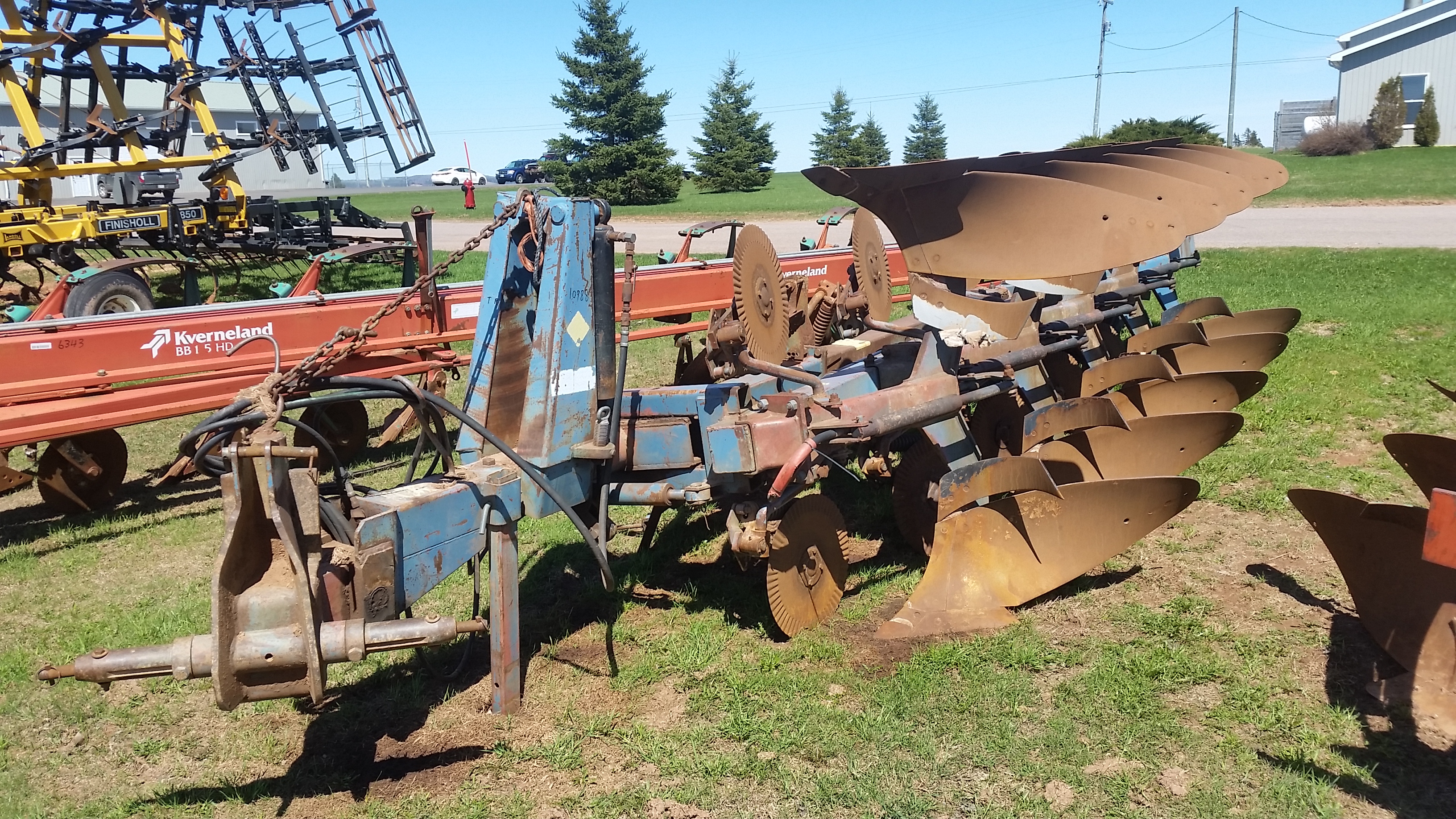 2000 Overum DV6108HL Plow