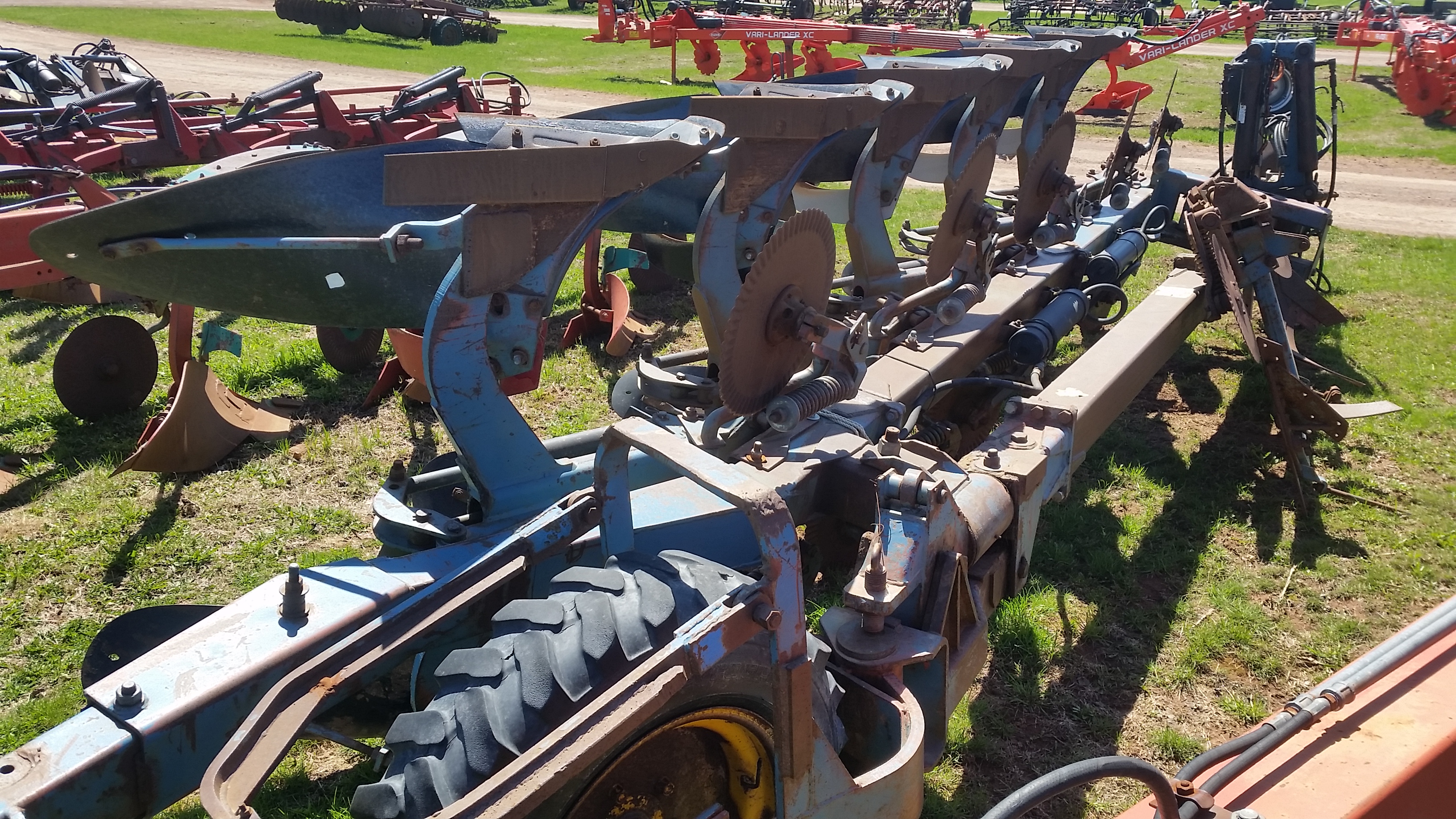 2000 Overum DV6108HL Plow