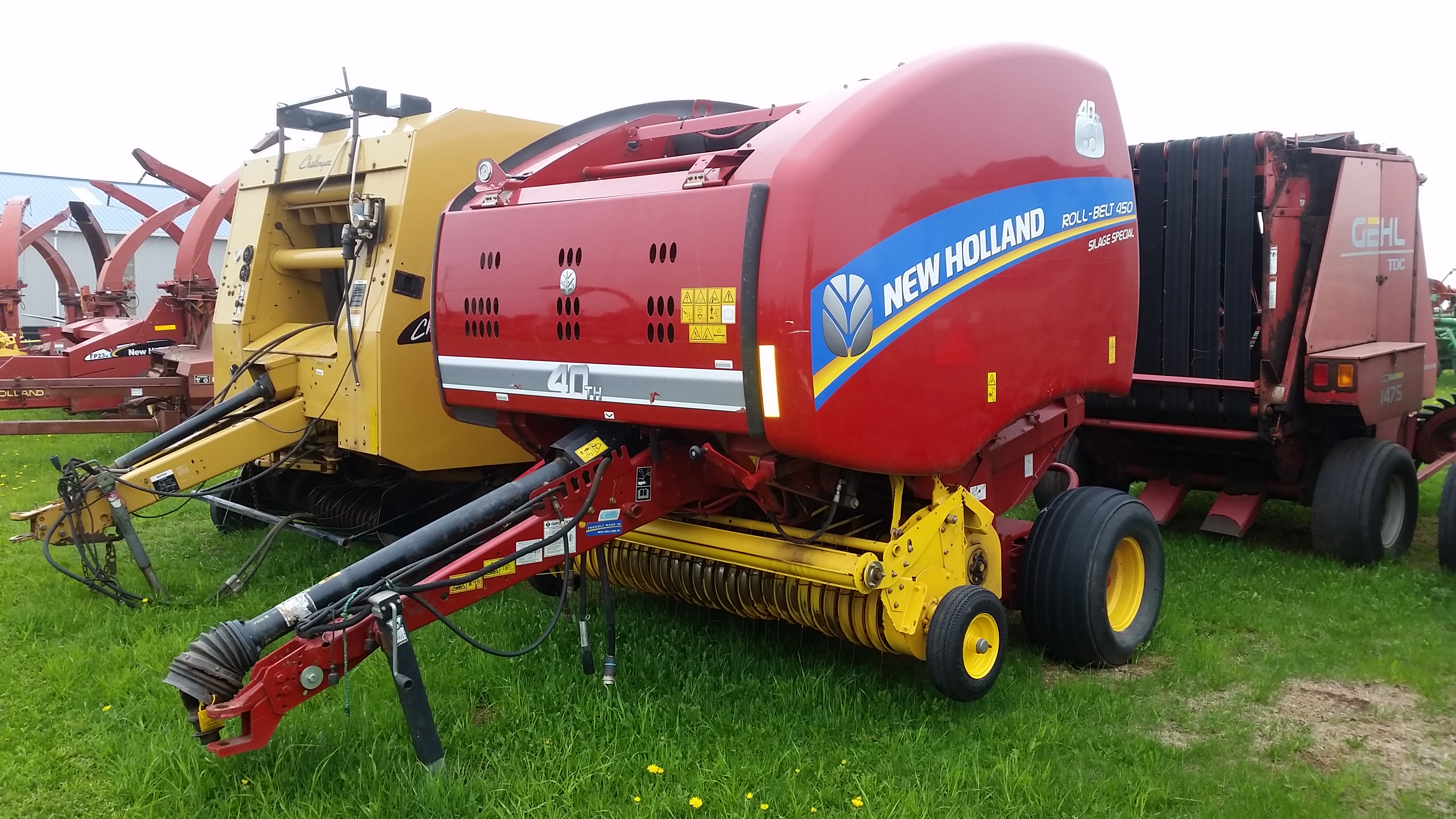 2015 New Holland Rollbelt 450 Baler/Round