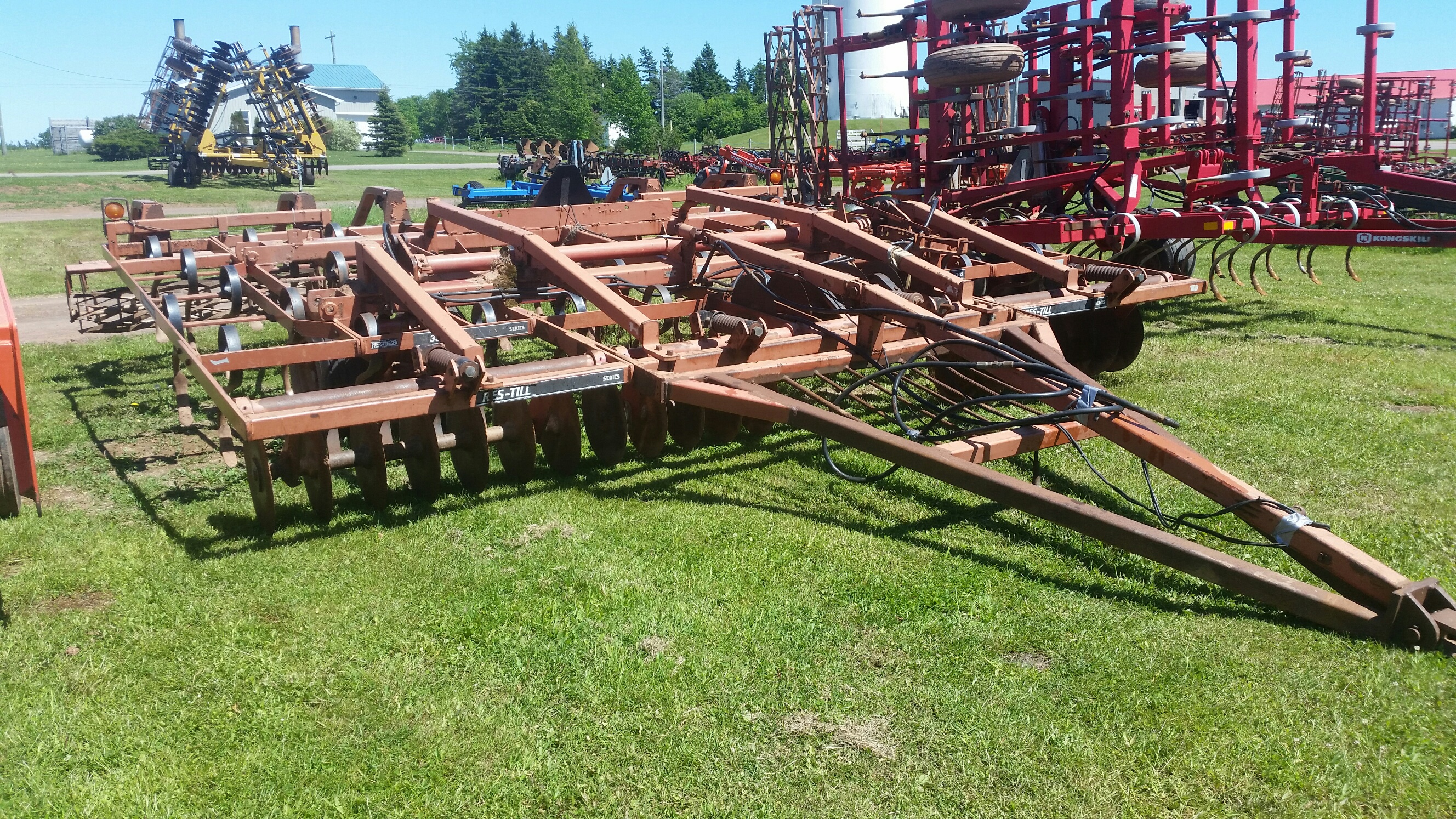 1995 Kongskilde 3500 Field Cultivator