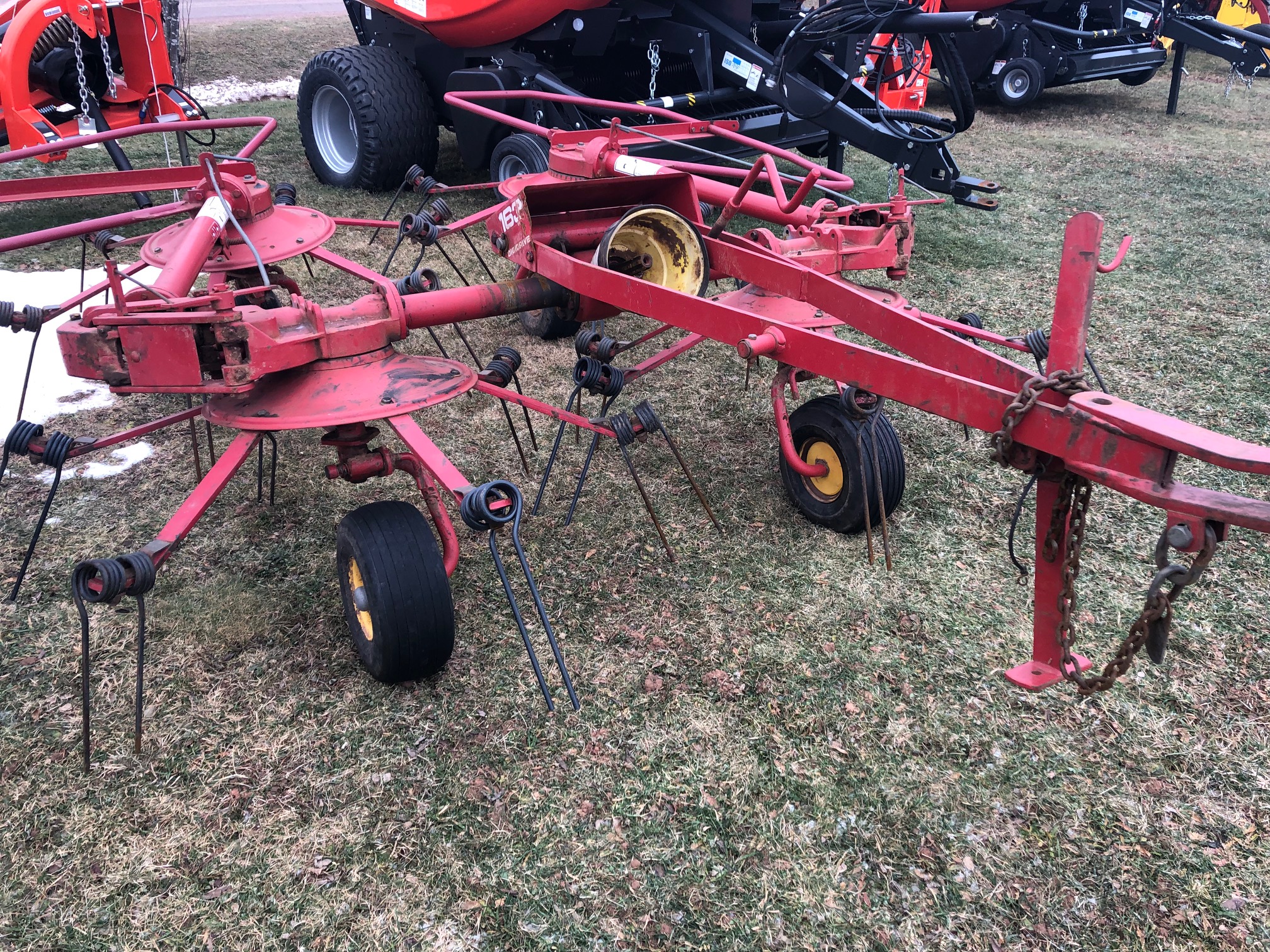 2007 New Holland 163 Tedder