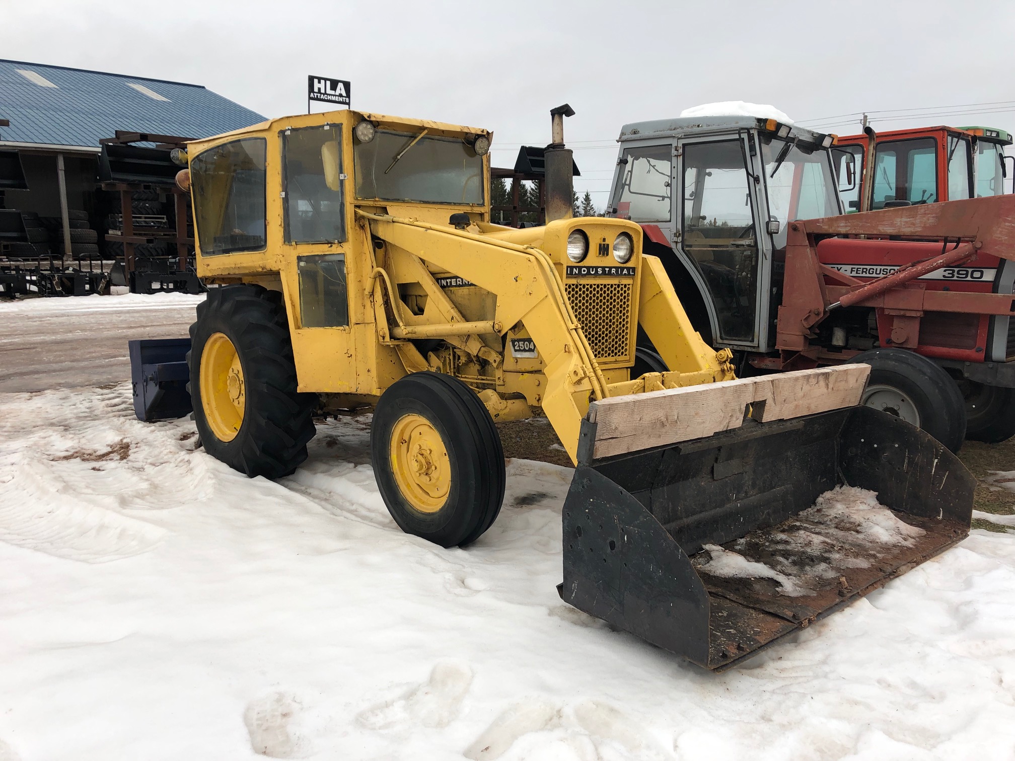 International 2504 Tractor