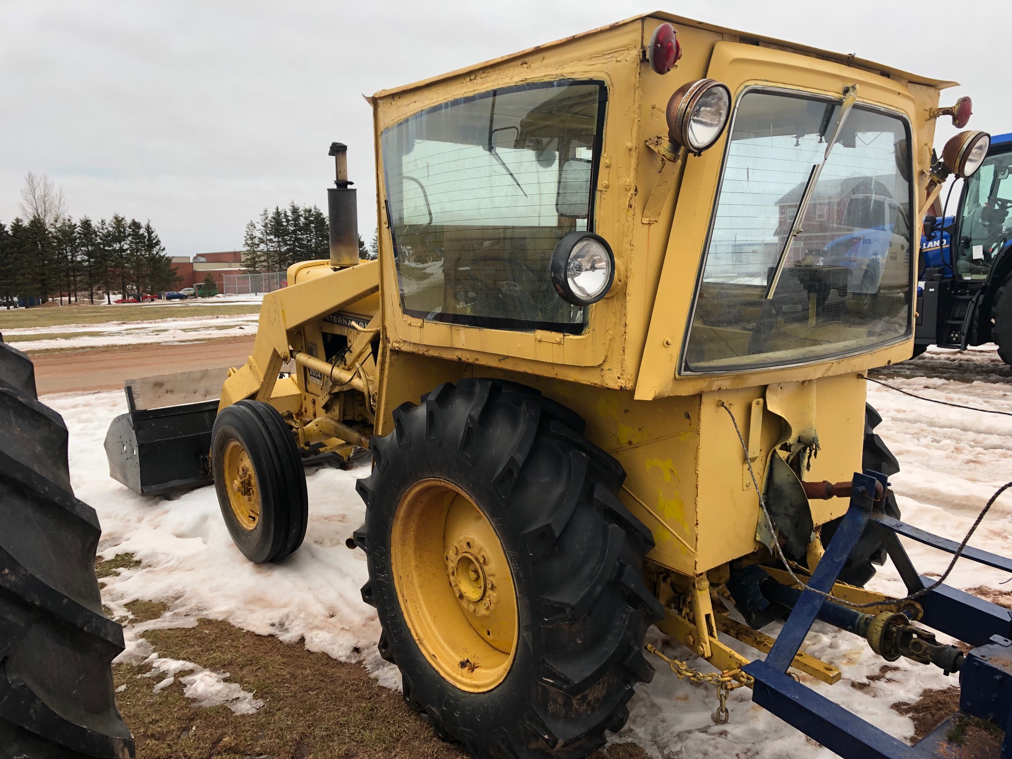 International 2504 Tractor