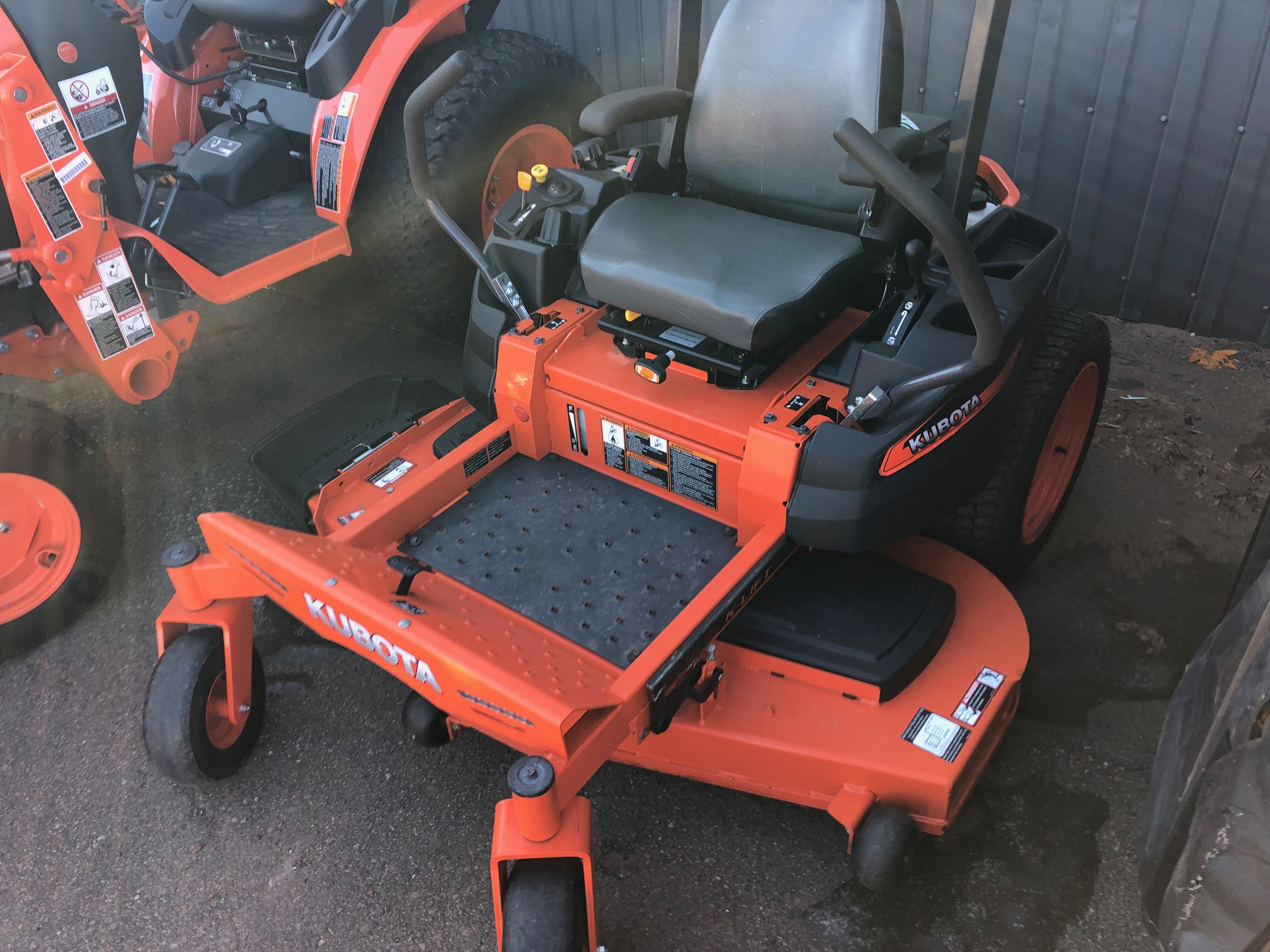 2015 Kubota Z125S Mower/Zero Turn