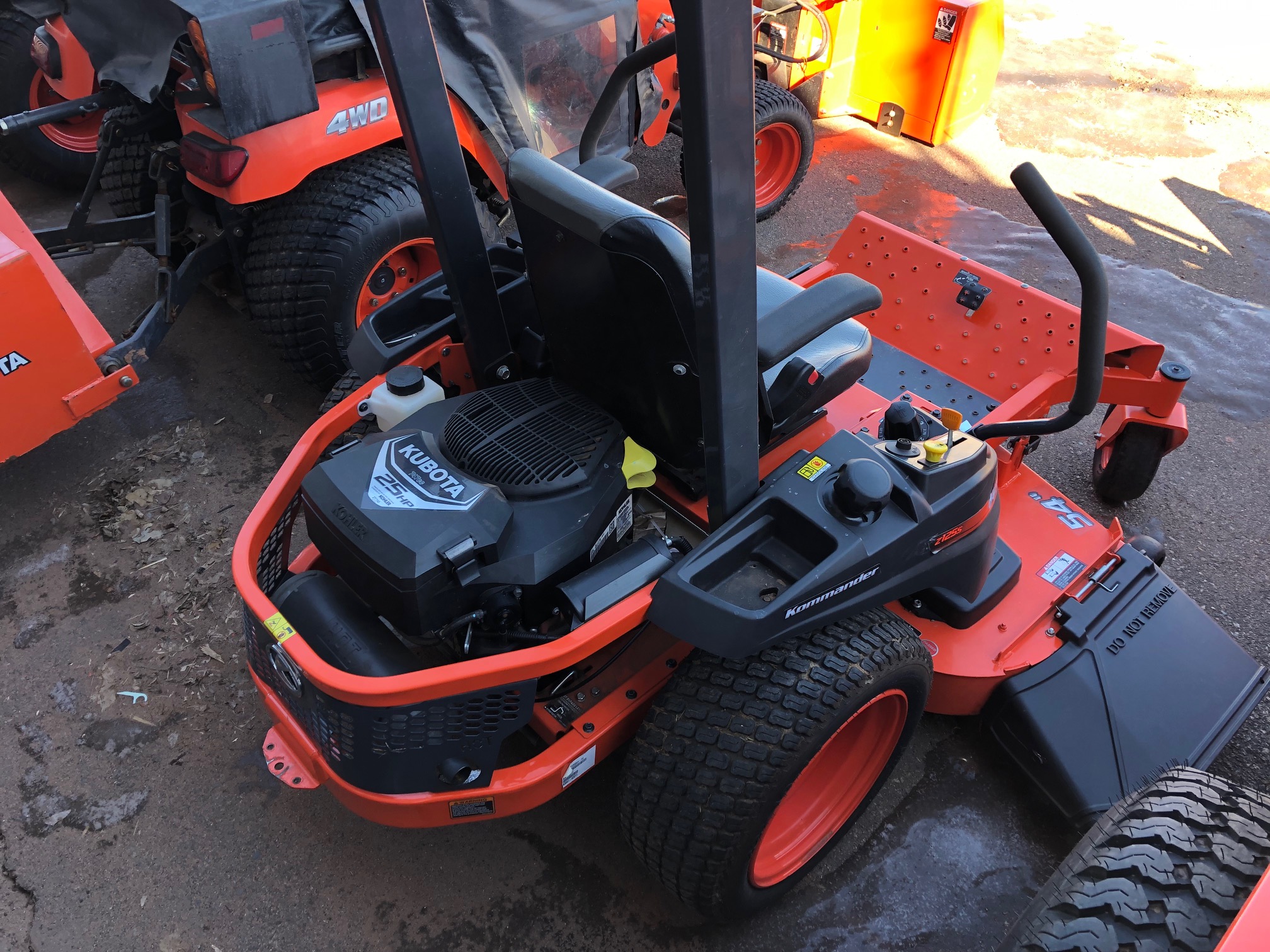 2015 Kubota Z125S Mower/Zero Turn