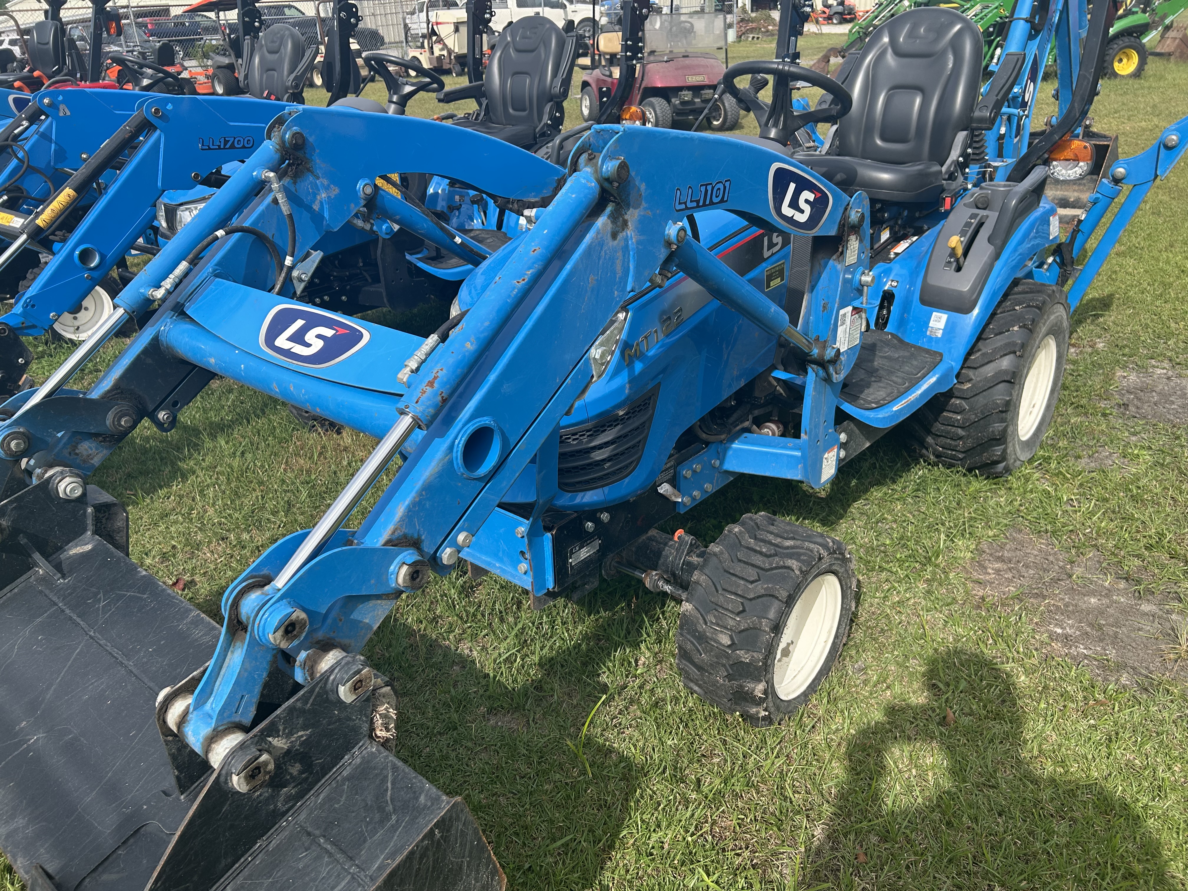 LS Tractor MT122 Tractor Compact