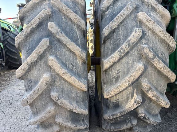 2023 John Deere 8R 370 Tractor