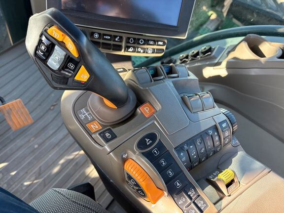 2023 John Deere 8R 370 Tractor