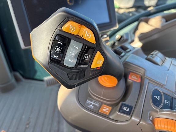 2023 John Deere 8R 370 Tractor