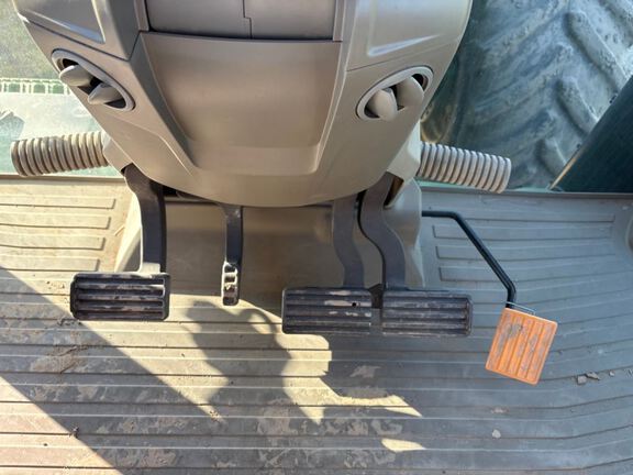 2023 John Deere 8R 370 Tractor