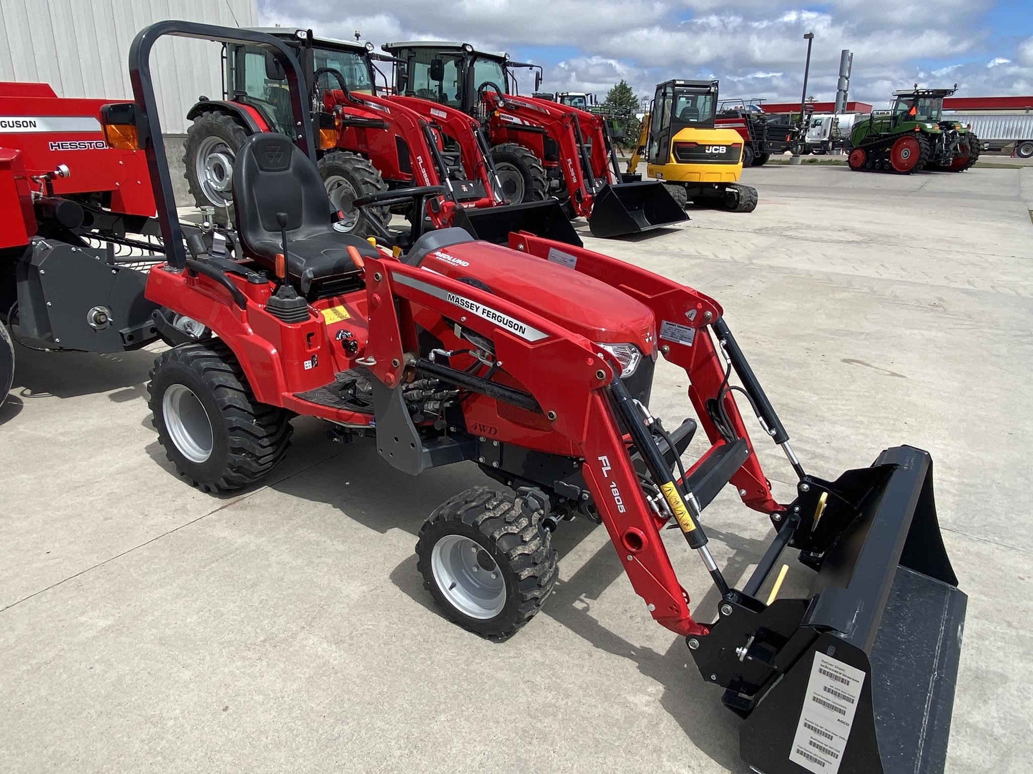2023 Massey Ferguson MFGC1723E Tractor