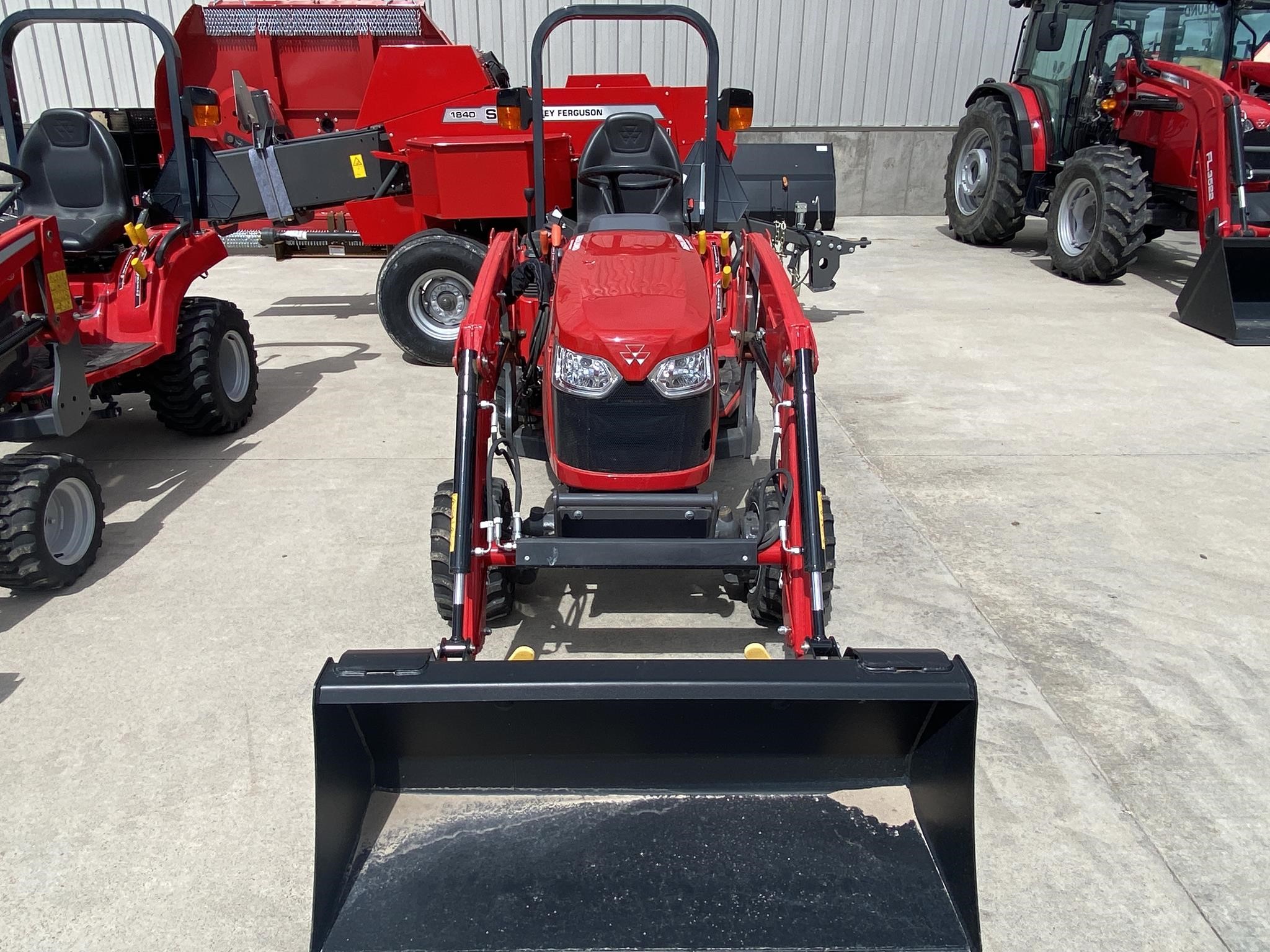 2023 Massey Ferguson MFGC1723E Tractor