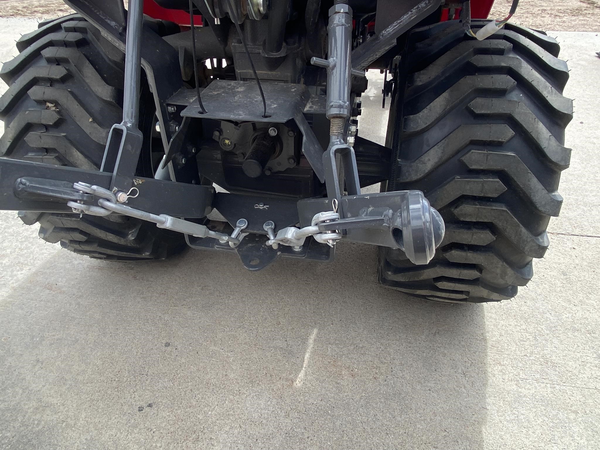 2023 Massey Ferguson MFGC1723E Tractor