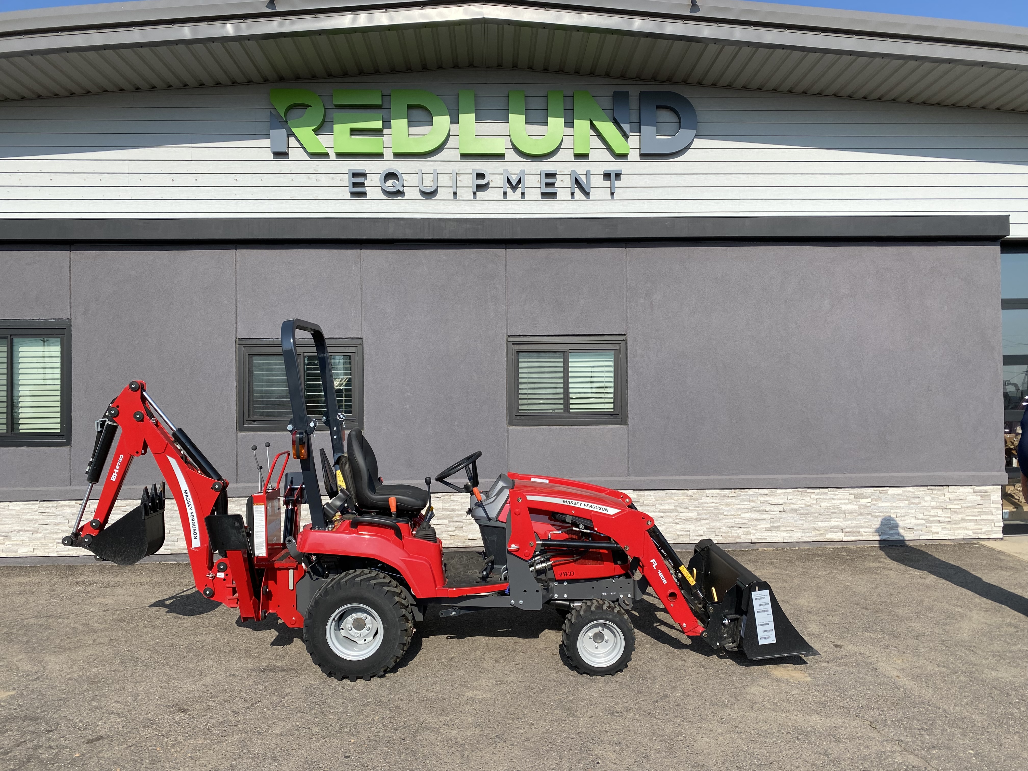 2023 Massey Ferguson MFGC1723EB Tractor