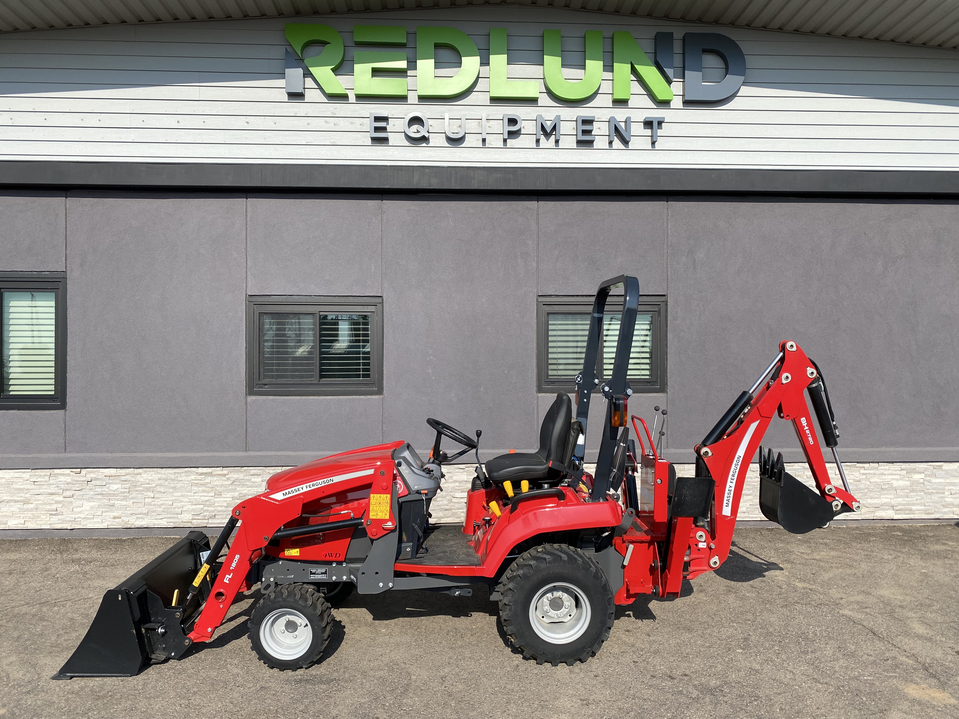 2023 Massey Ferguson MFGC1723EB Tractor