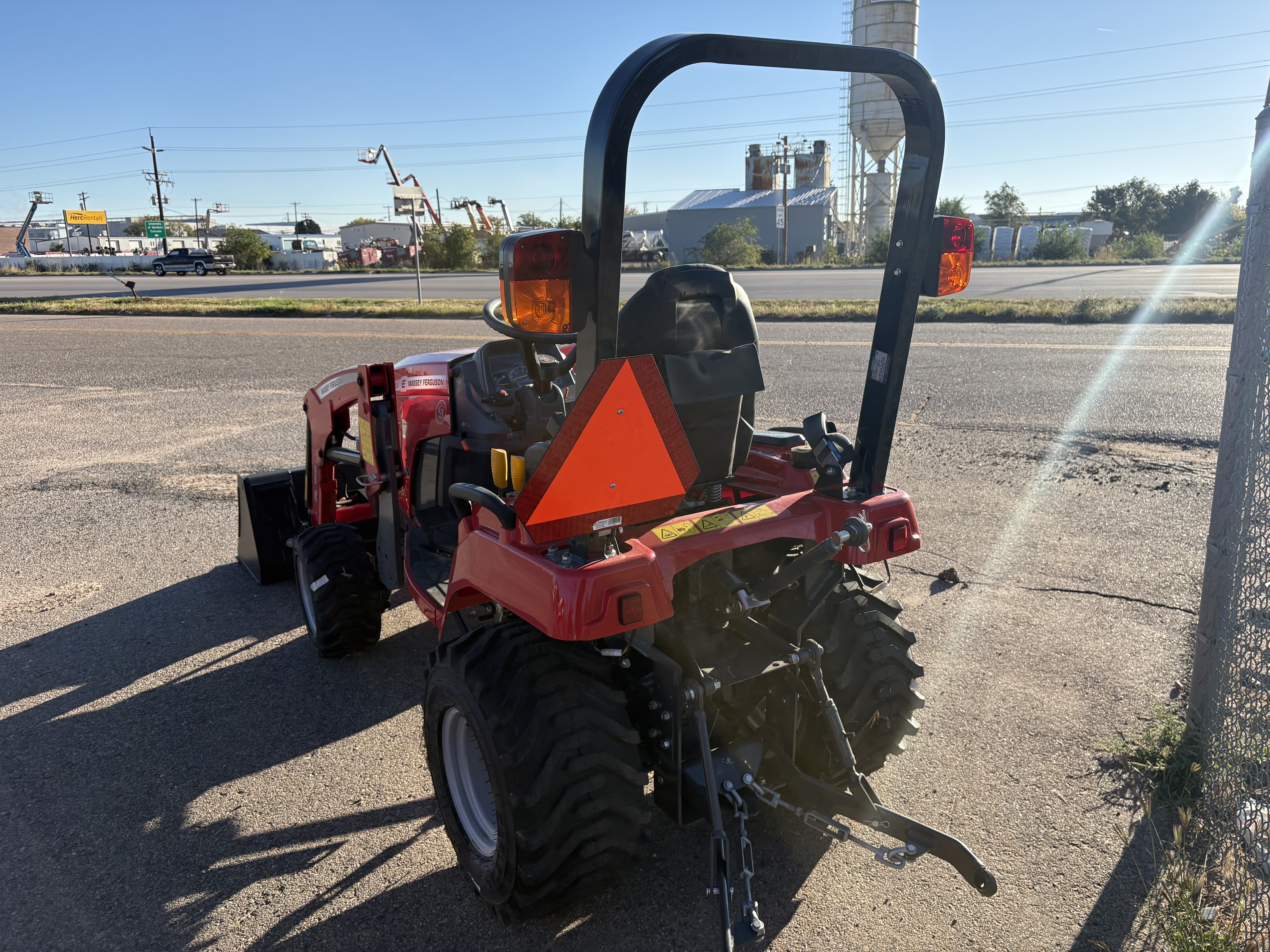 2025 Massey Ferguson MFGC1723E Tractor