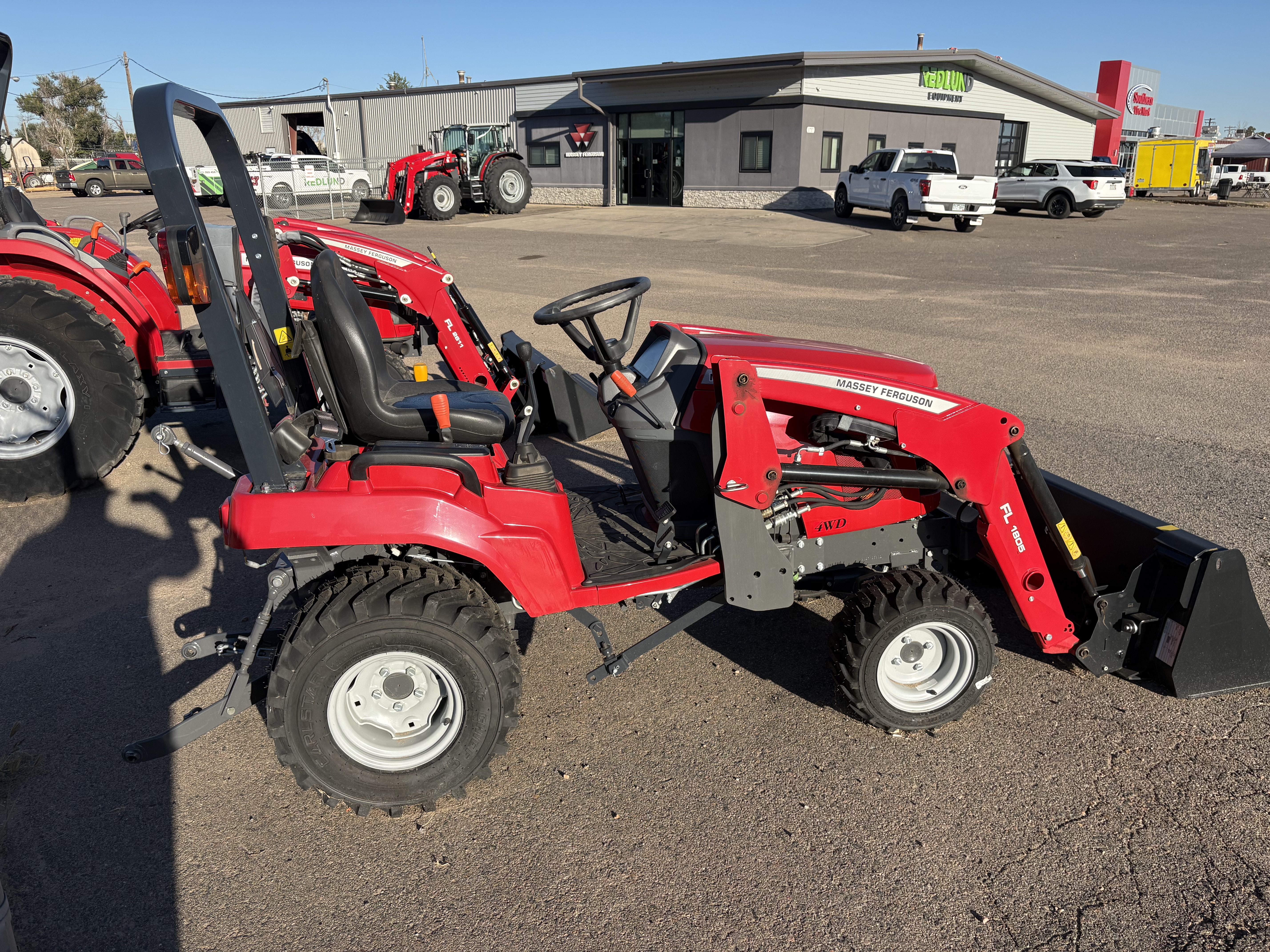 2025 Massey Ferguson MFGC1723E Tractor